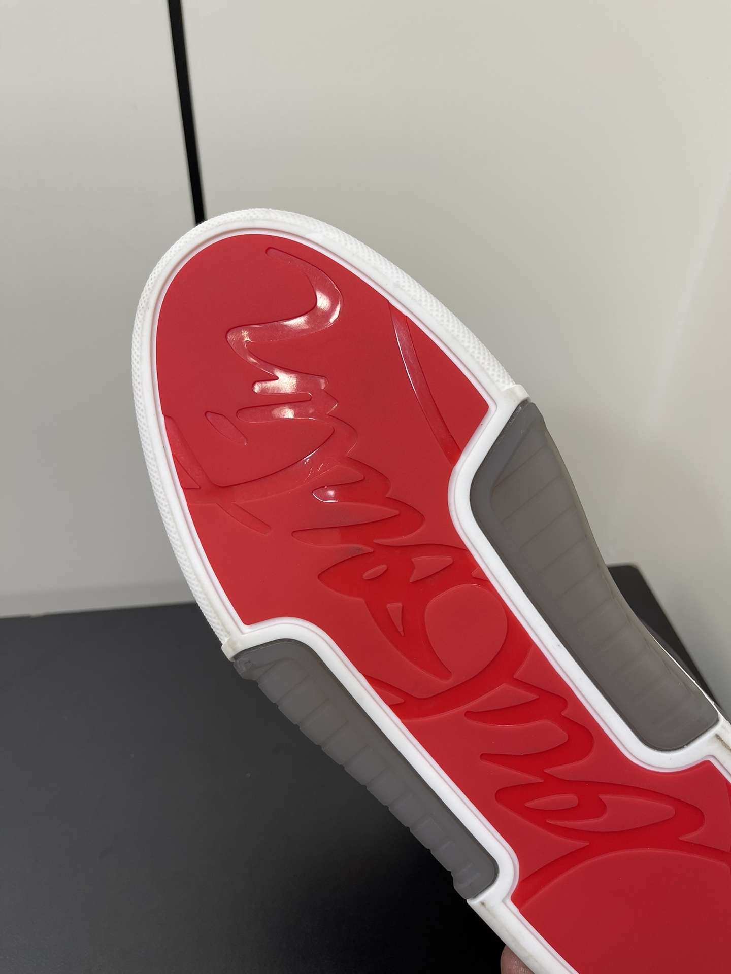 Christian Louboutin Astroroubi Basketball Sneakers: Iconic Red Shoes for Couples - 图片 9