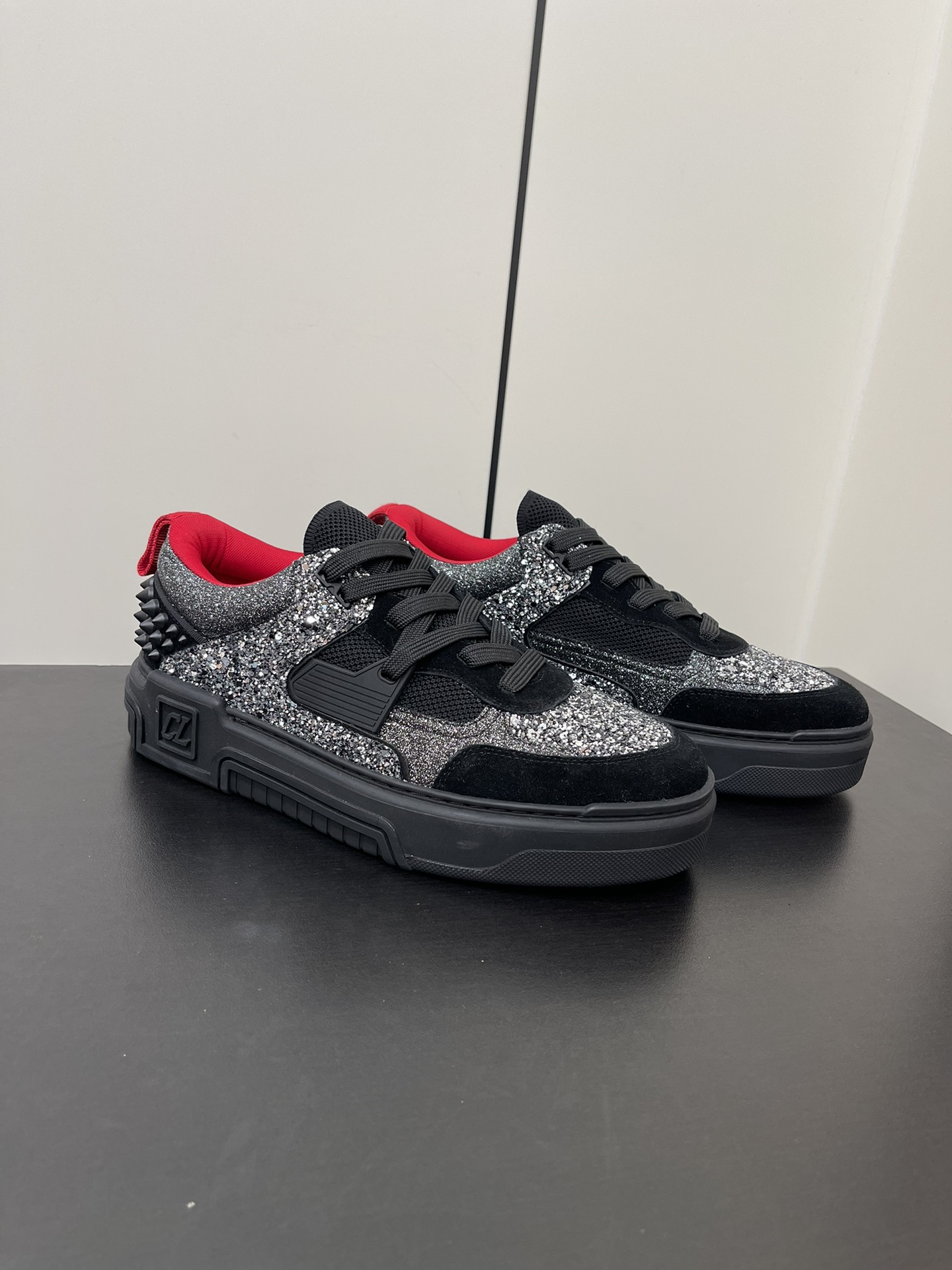 Christian Louboutin Astroloubi Basketball Shoes: Iconic Design for Couples. - 图片 1