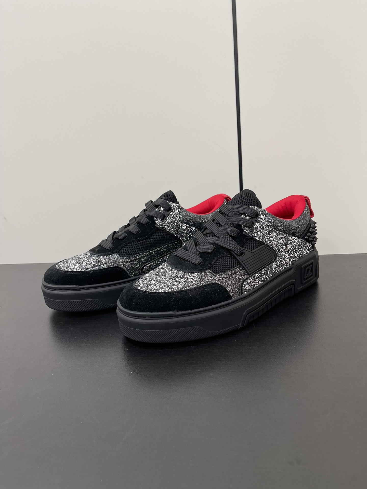 Christian Louboutin Astroloubi Basketball Shoes: Iconic Design for Couples. - 图片 2