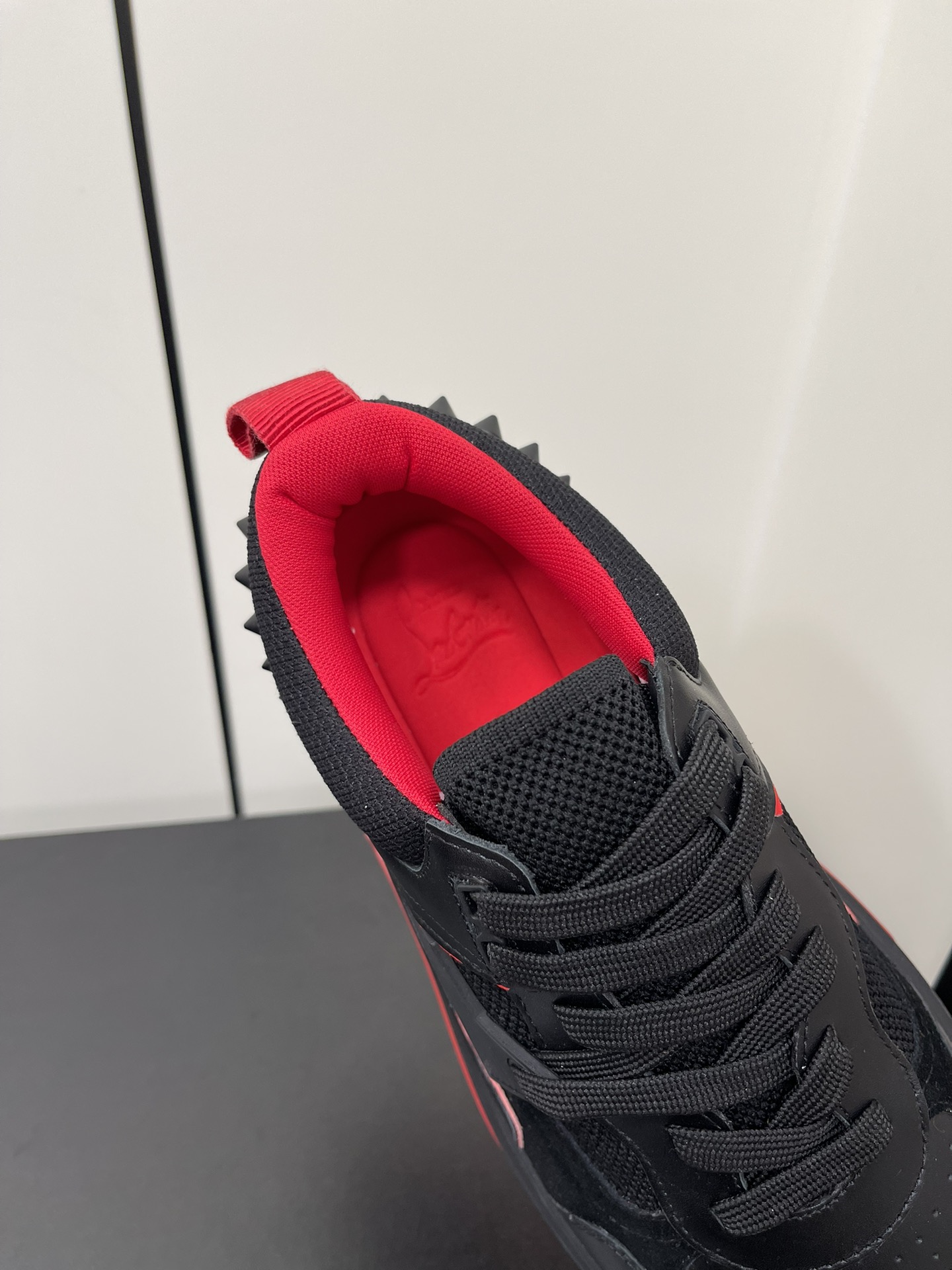 Christian Louboutin Astroloubi Basketball Sneakers: Iconic Red Shoes for Couples - 图片 8