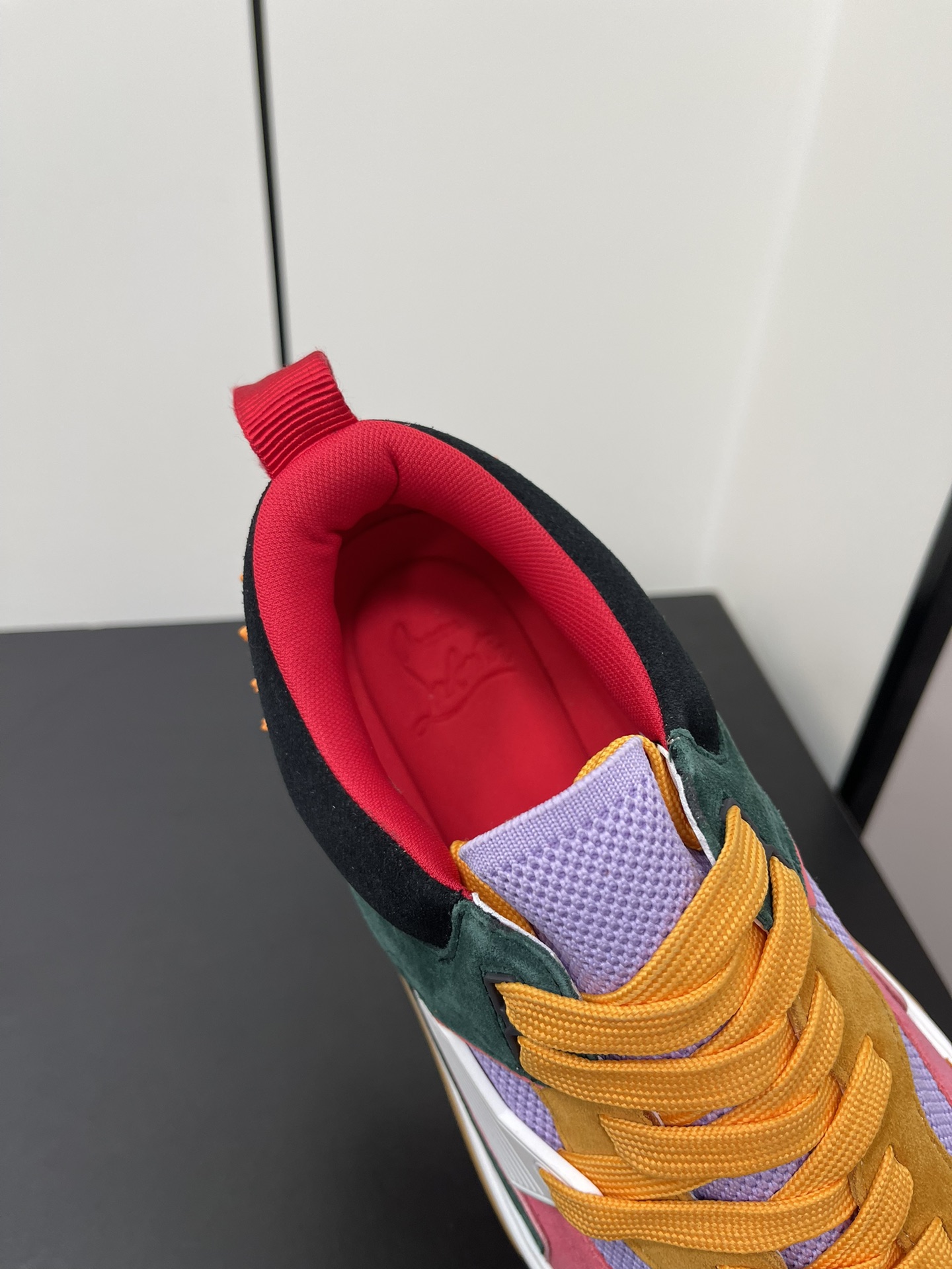 Christian Louboutin Astroloubi Series: Retro Basketball-Inspired Red Shoes for Couples - 图片 8