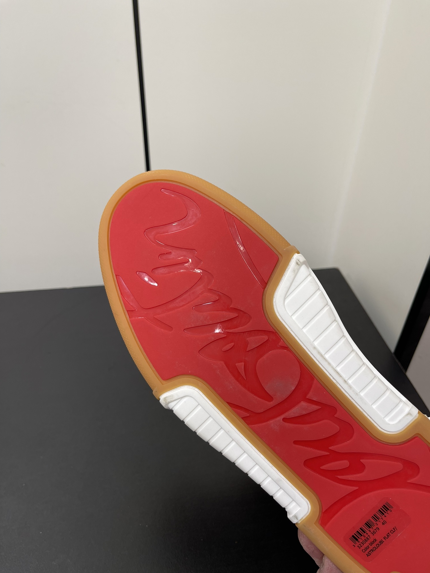 Christian Louboutin Astroloubi Series: Retro Basketball-Inspired Red Shoes for Couples - 图片 9