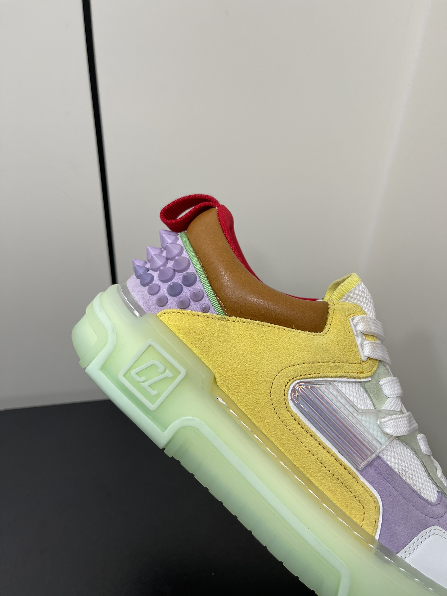 Christian Louboutin Astroloubi Basketball Sneakers Retrospect: Red Shoes with Iconic Details - 图片 9