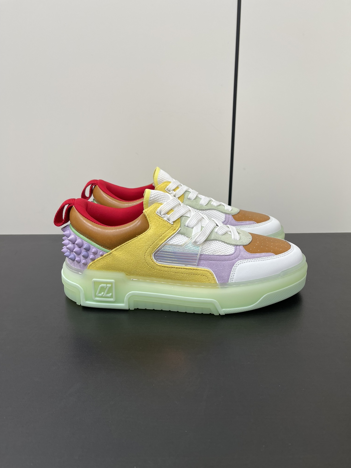 Christian Louboutin Astroloubi Basketball Sneakers Retrospect: Red Shoes with Iconic Details - 图片 3