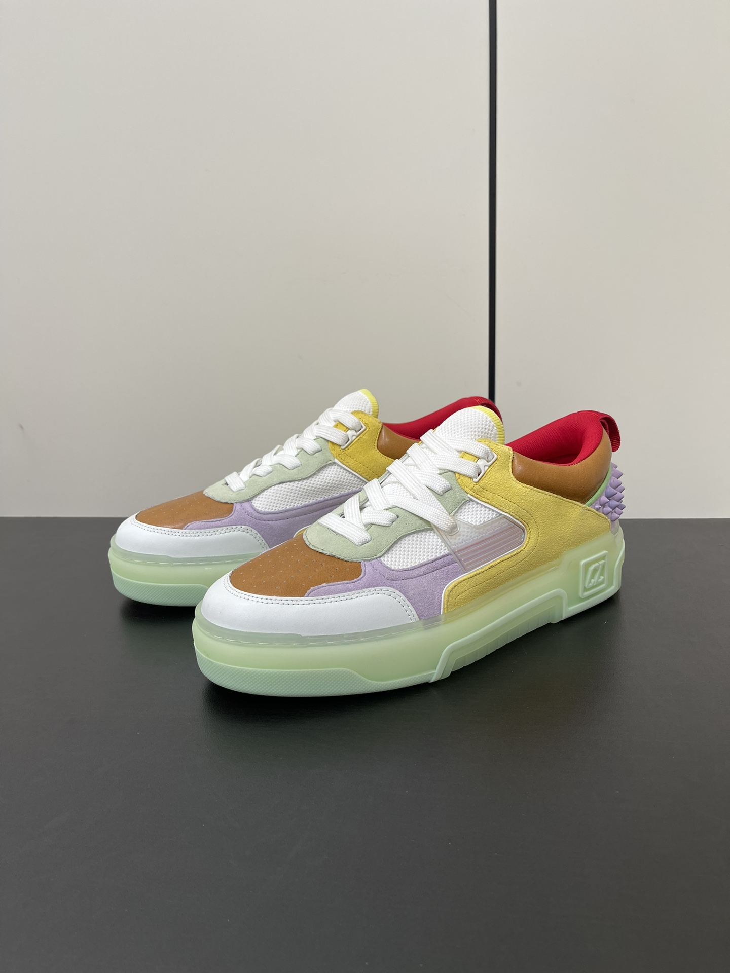 Christian Louboutin Astroloubi Basketball Sneakers Retrospect: Red Shoes with Iconic Details - 图片 2