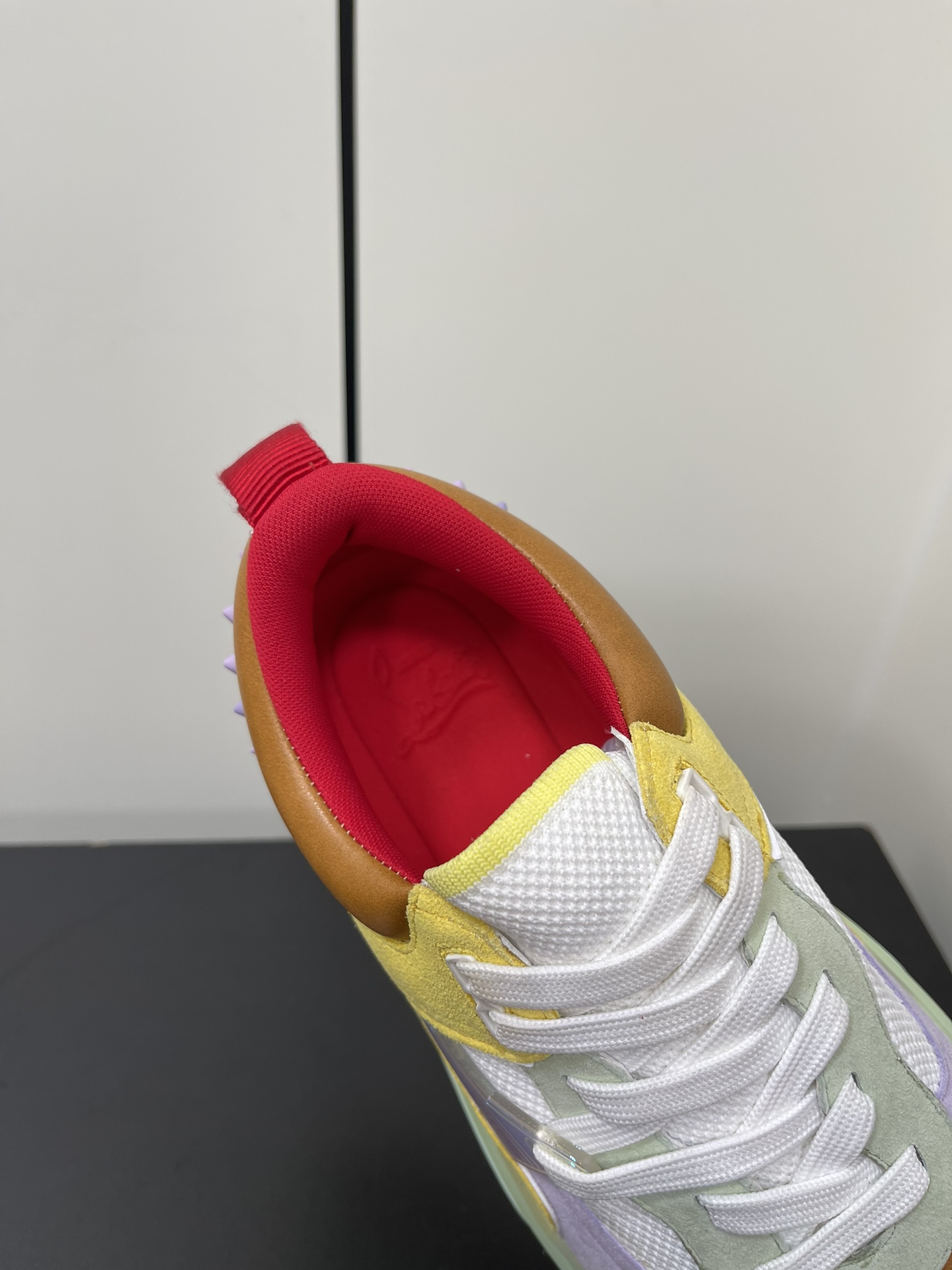 Christian Louboutin Astroloubi Basketball Sneakers Retrospect: Red Shoes with Iconic Details - 图片 7