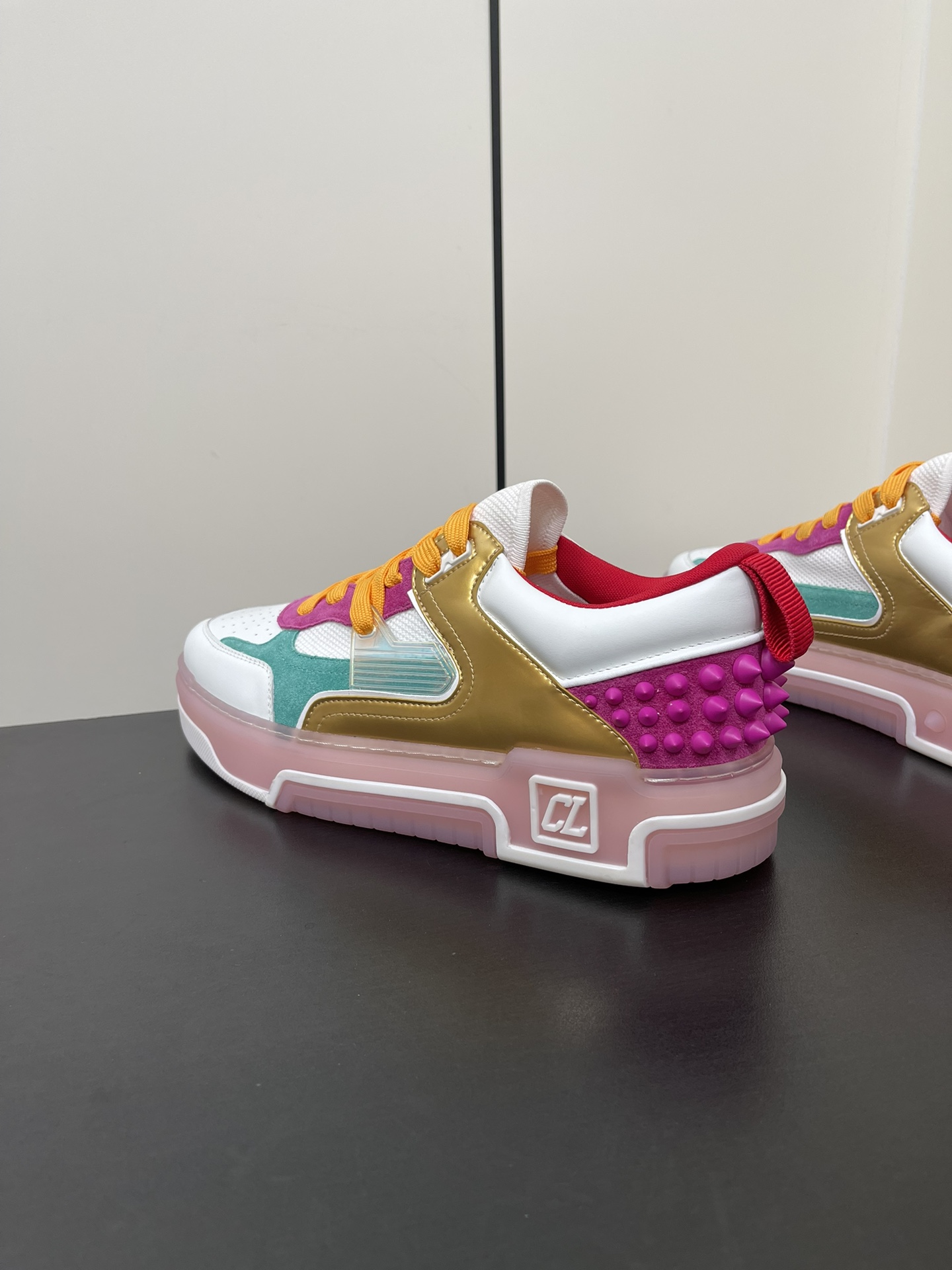 Christian Louboutin Astroloubi Basketball Sneakers: Iconic Red Shoes for Leisure and Sports - 图片 4