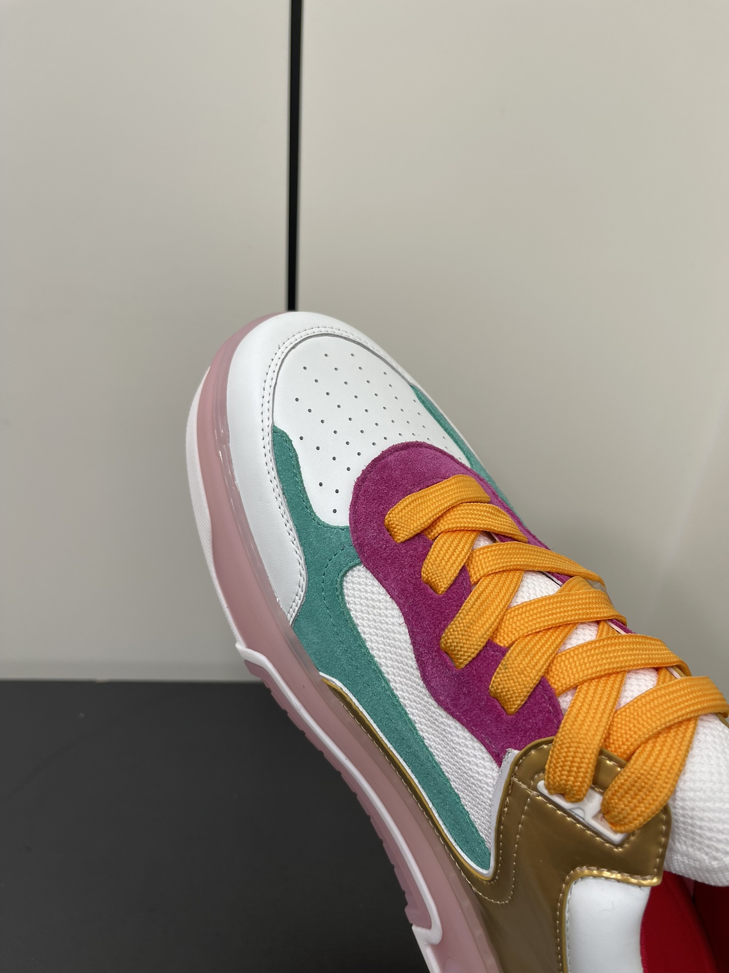 Christian Louboutin Astroloubi Basketball Sneakers: Iconic Red Shoes for Leisure and Sports - 图片 6