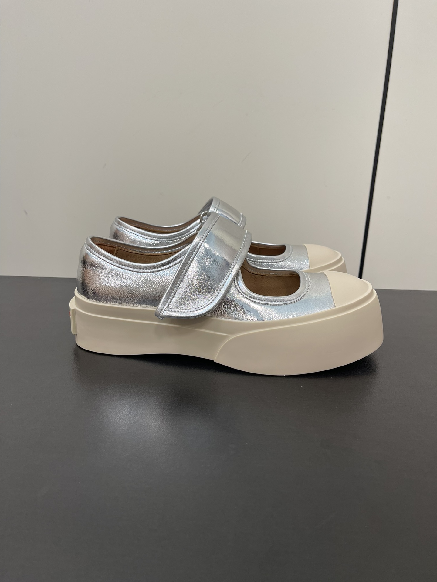 Marni Leisure Shoes: Flashbacks, Cedars, Magic, and Comfortable Custom Design - 图片 4