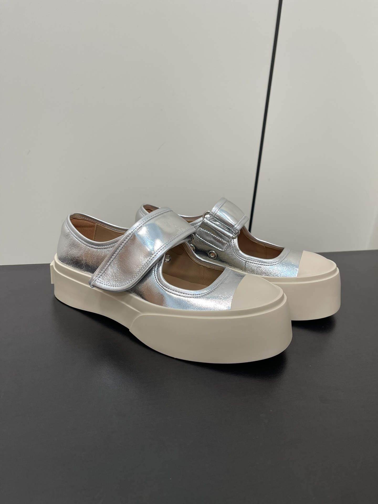 Marni Leisure Shoes: Flashbacks, Cedars, Magic, and Comfortable Custom Design - 图片 2