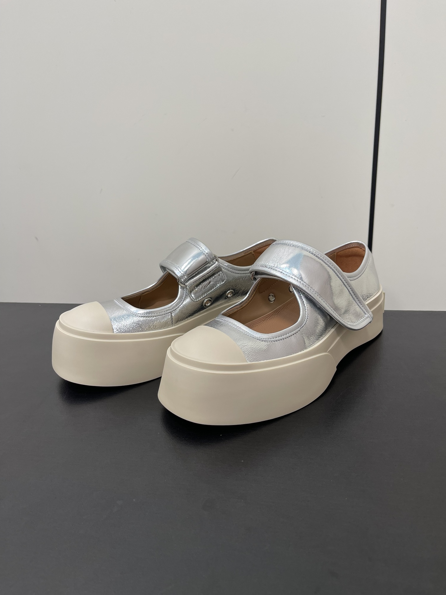 Marni Leisure Shoes: Flashbacks, Cedars, Magic, and Comfortable Custom Design - 图片 3