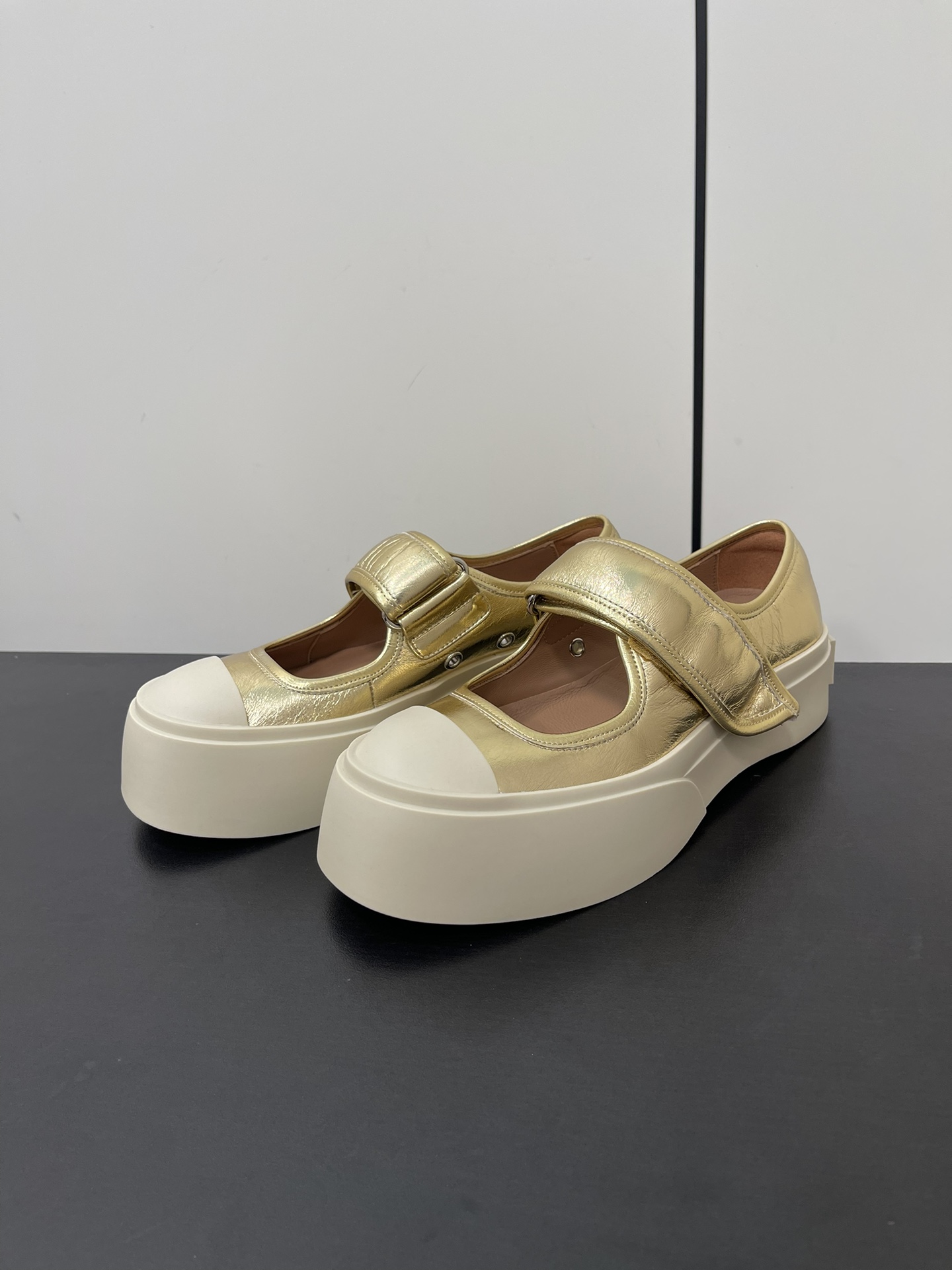 Marni Leisure Shoes: Flashbacks, Cedars, Magic, and Comfort in Custom Design - 图片 3