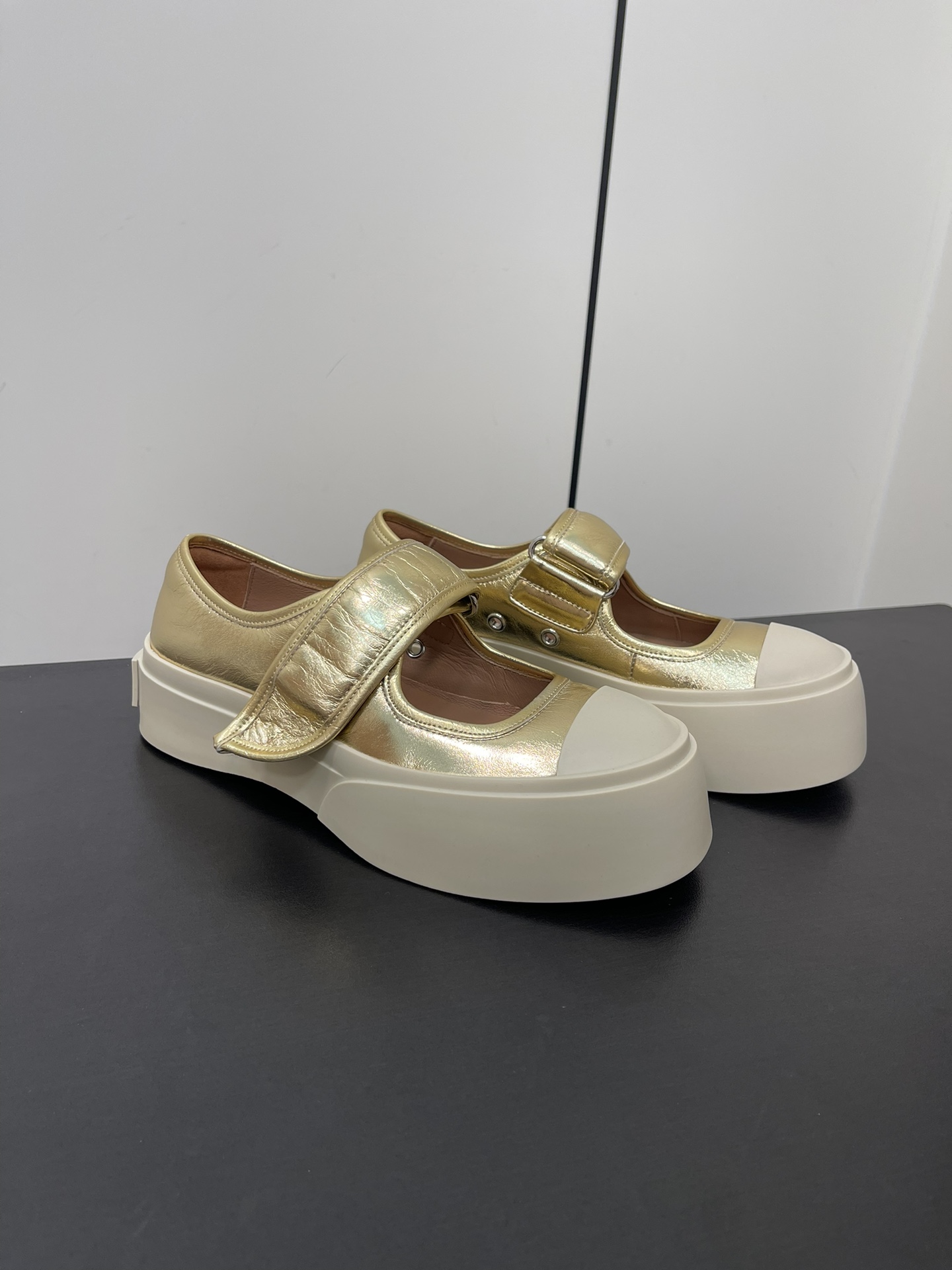 Marni Leisure Shoes: Flashbacks, Cedars, Magic, and Comfort in Custom Design - 图片 2