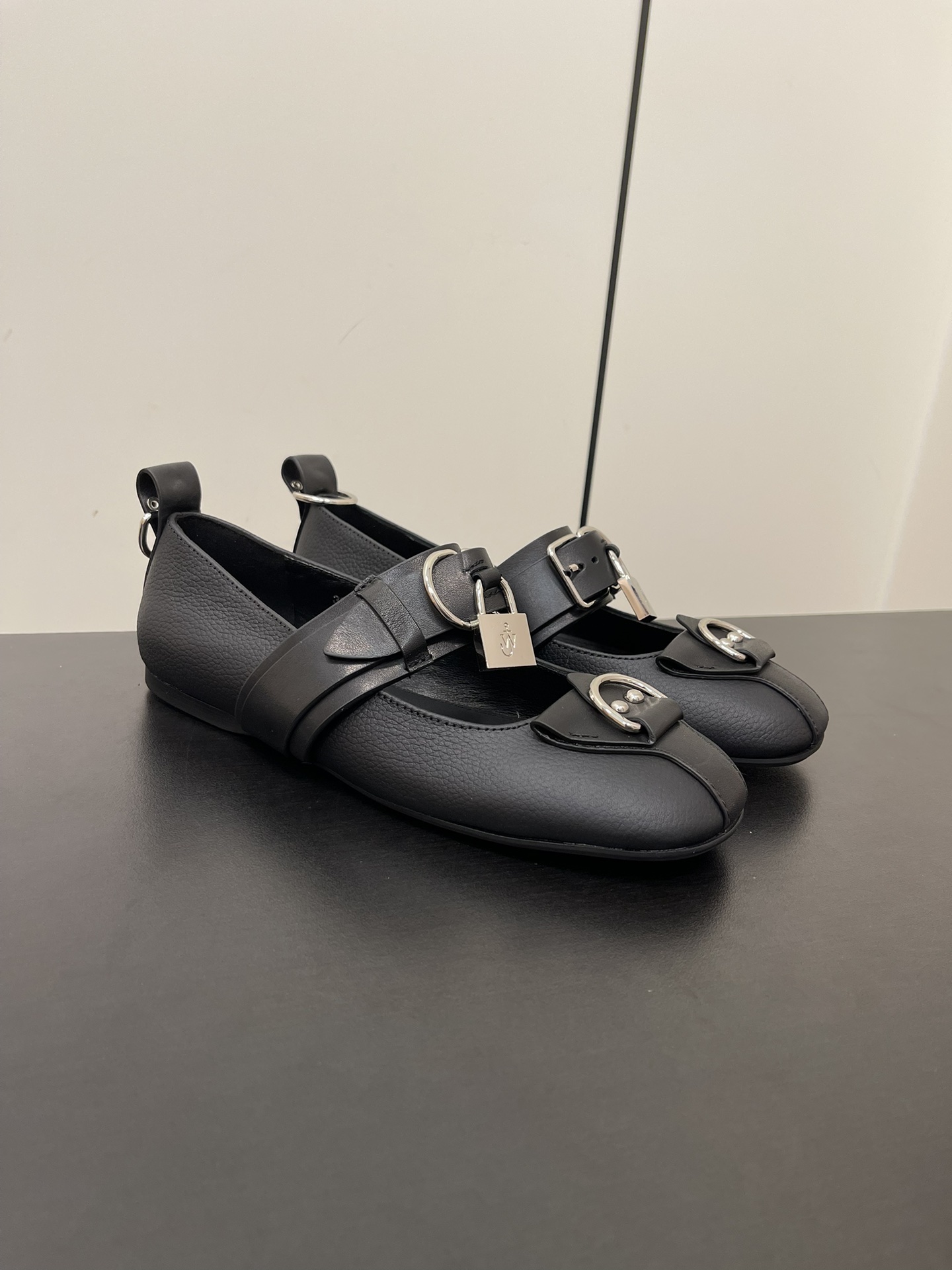 Exclusive Punk Metal Lock-In Ballet Shoes with Oxygen Pelt and Custom Rubber Sole - 图片 2