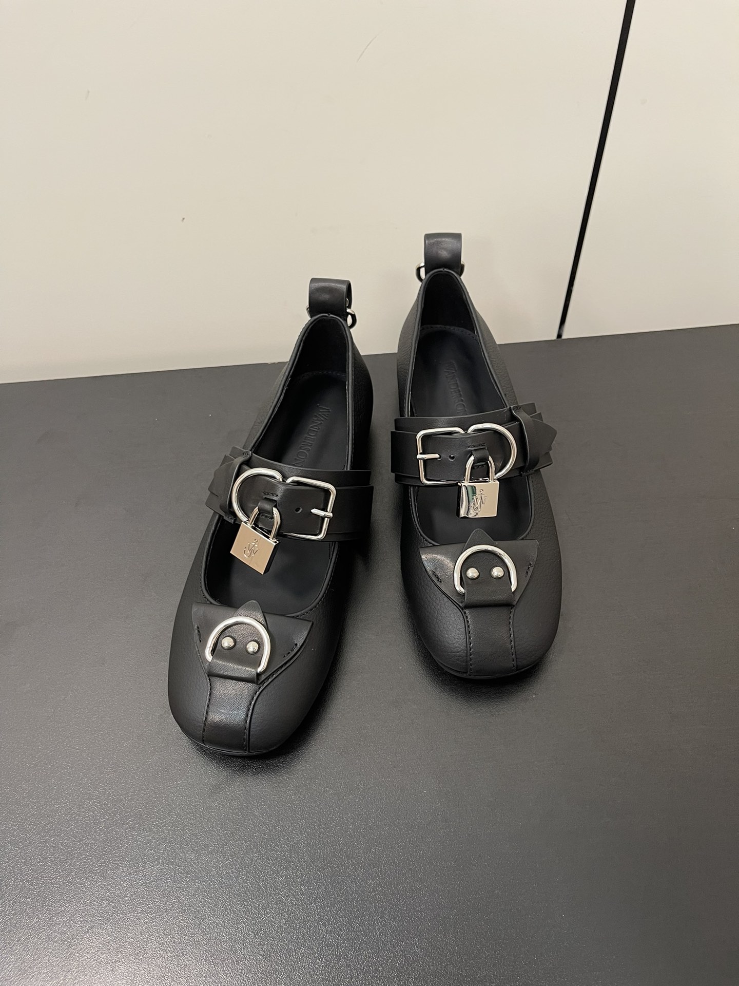 Exclusive Punk Metal Lock-In Ballet Shoes with Oxygen Pelt and Custom Rubber Sole - 图片 7