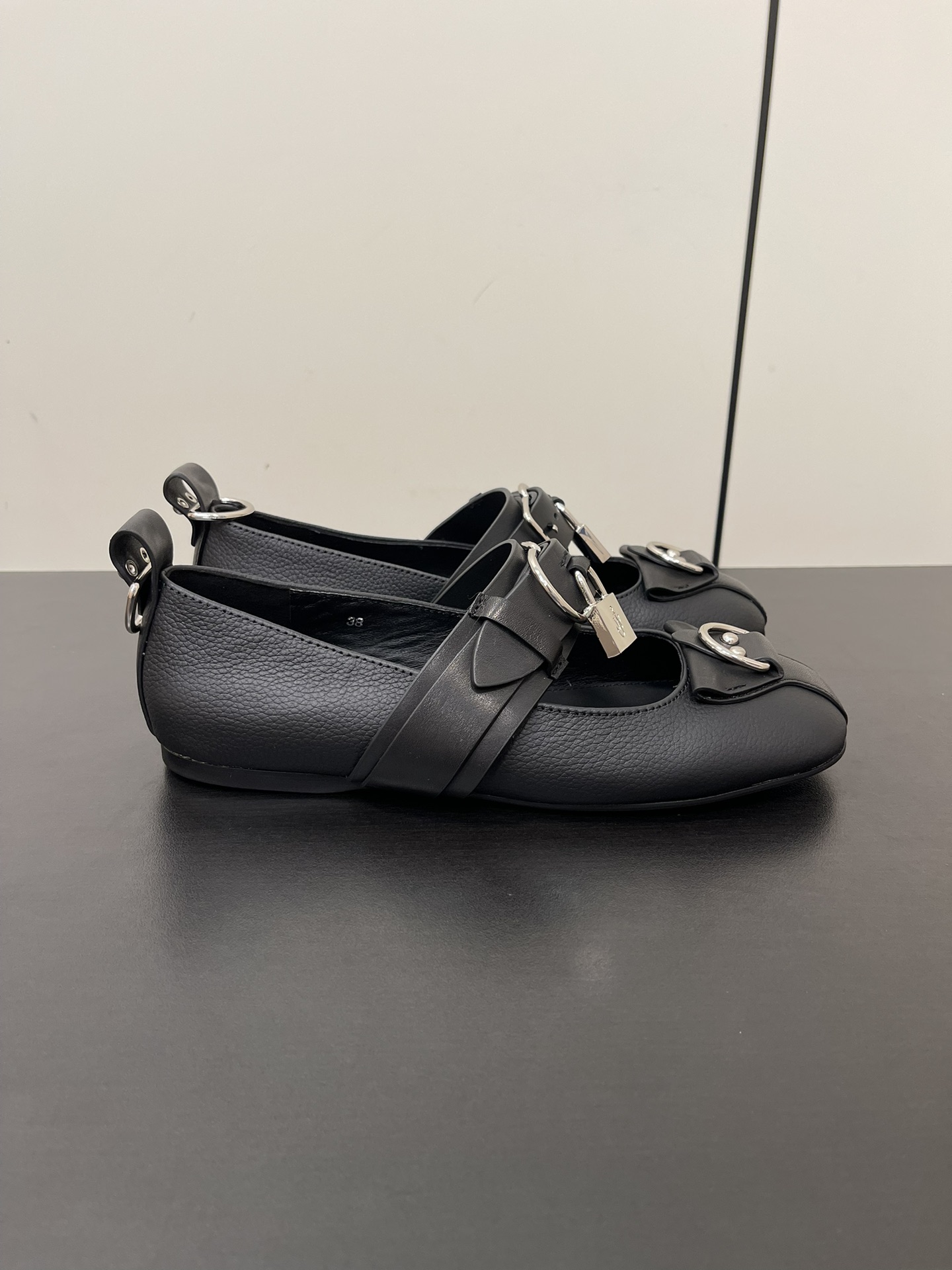 Exclusive Punk Metal Lock-In Ballet Shoes with Oxygen Pelt and Custom Rubber Sole - 图片 4