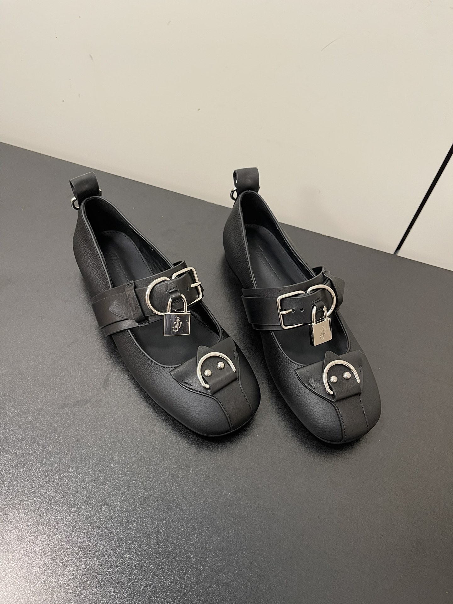 Exclusive Punk Metal Lock-In Ballet Shoes with Oxygen Pelt and Custom Rubber Sole - 图片 8