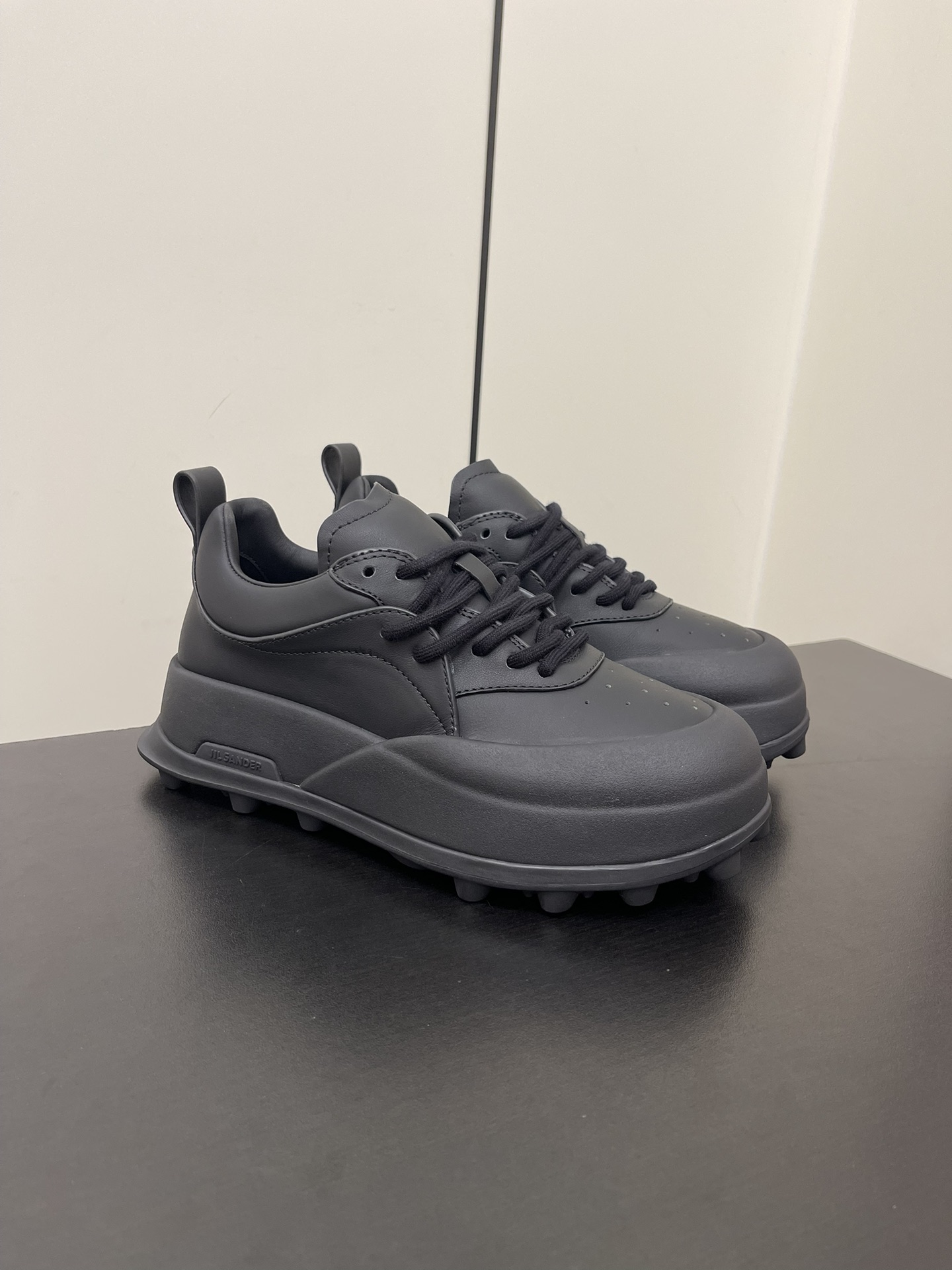 Jilsander Orb Sneakers: Chic Design with Unique TPU Soles for Durability and Style - 图片 2