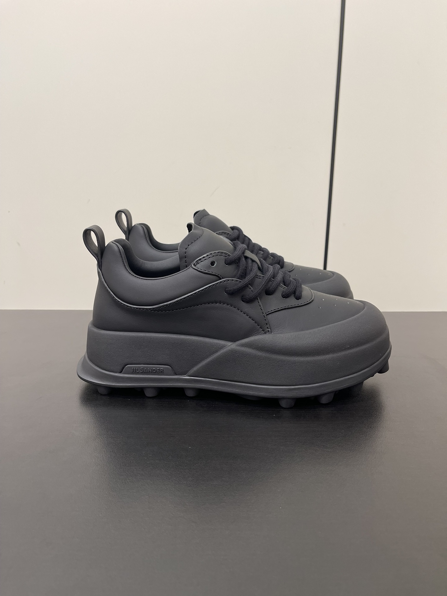 Jilsander Orb Sneakers: Chic Design with Unique TPU Soles for Durability and Style - 图片 4