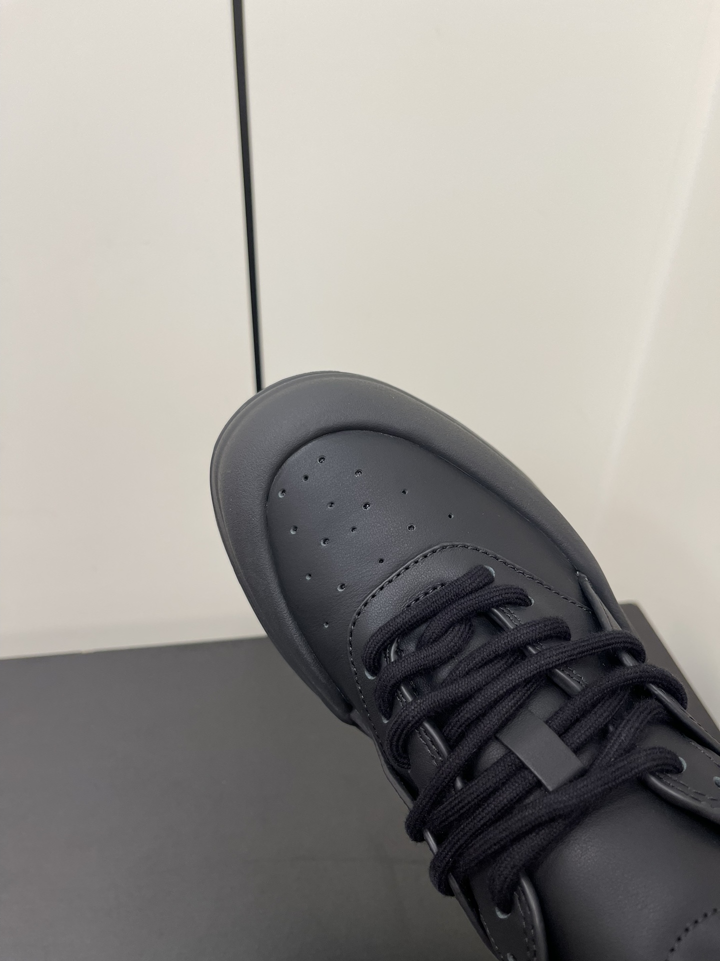 Jilsander Orb Sneakers: Chic Design with Unique TPU Soles for Durability and Style - 图片 6