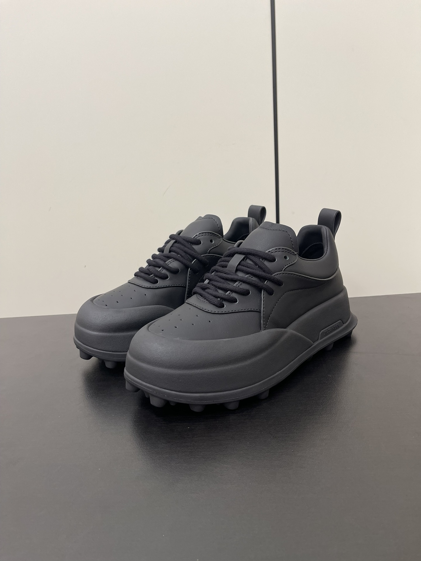 Jilsander Orb Sneakers: Chic Design with Unique TPU Soles for Durability and Style - 图片 3