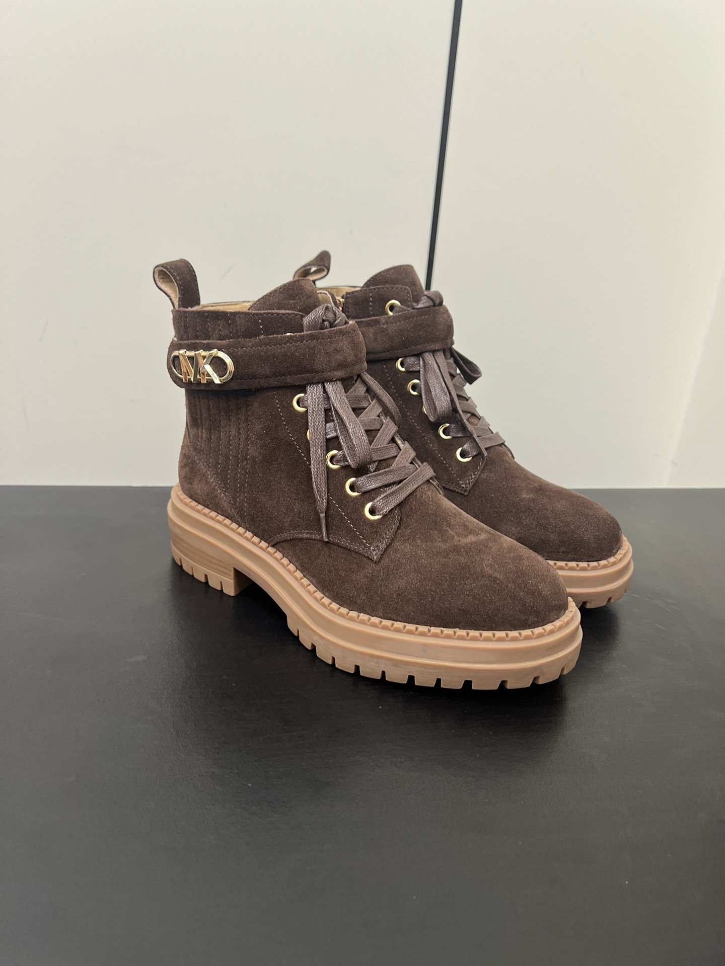Michael Kors 2024 Martin Boots: Cow Skin, Sheepskin Interior, Slide-Proof Rubber Sole.