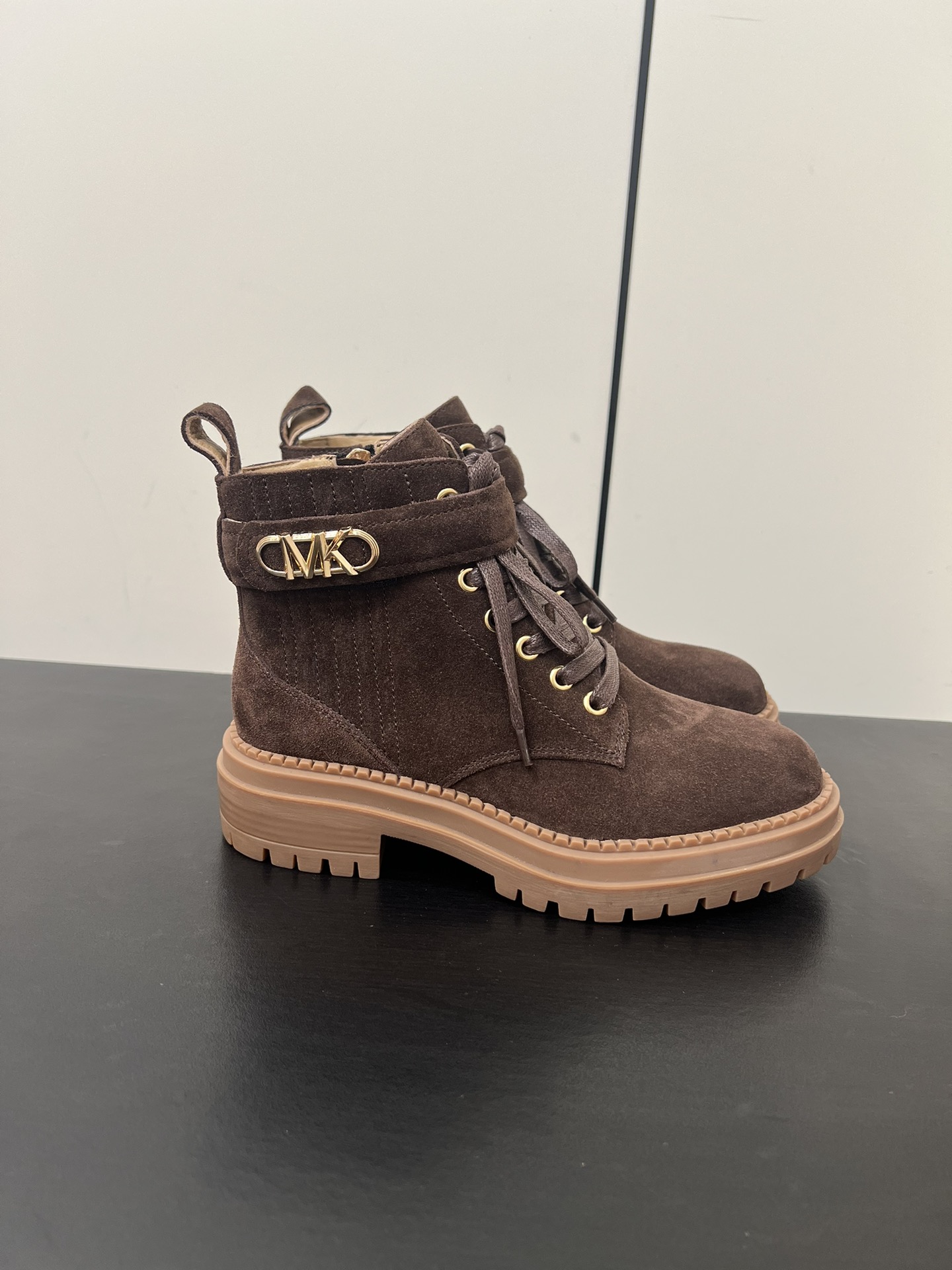 Michael Kors 2024 Martin Boots: Cow Skin, Sheepskin Interior, Slide-Proof Rubber Sole. - 图片 3