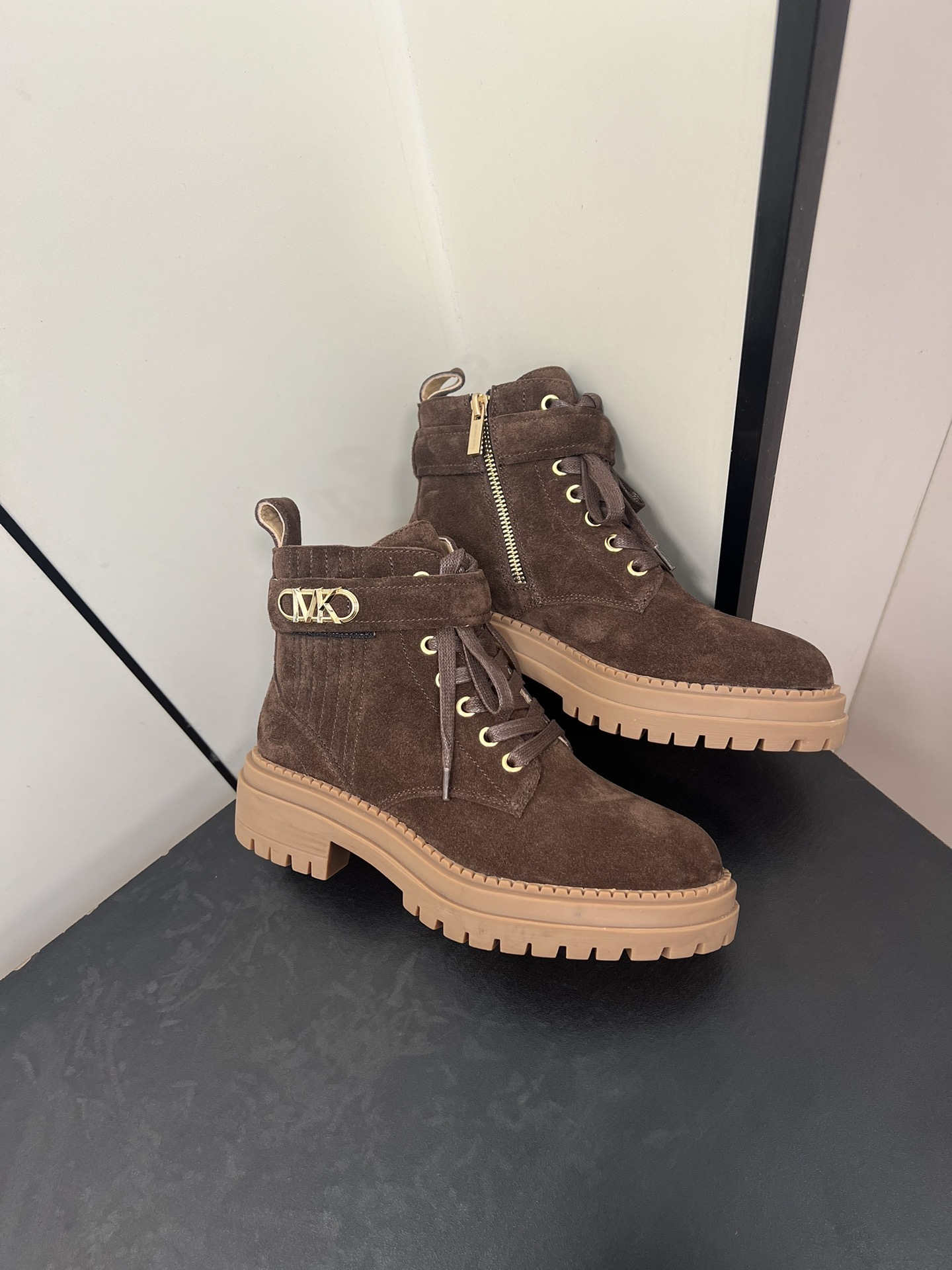 Michael Kors 2024 Martin Boots: Cow Skin, Sheepskin Interior, Slide-Proof Rubber Sole. - 图片 4
