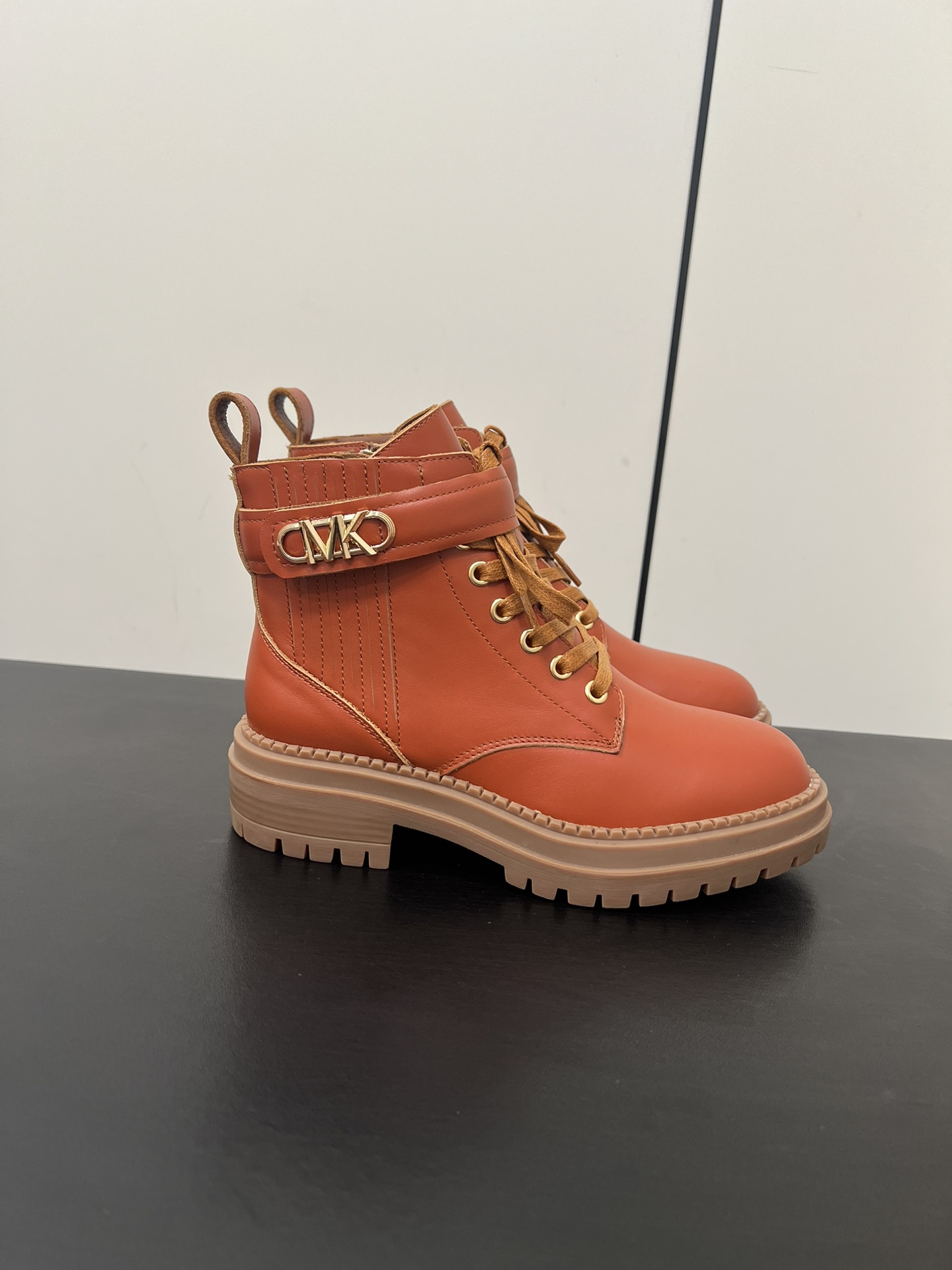 2024 New Michael Kors Martin Boots: Cow Skin, Sheep Inside, Anti-Slip Base. - 图片 3