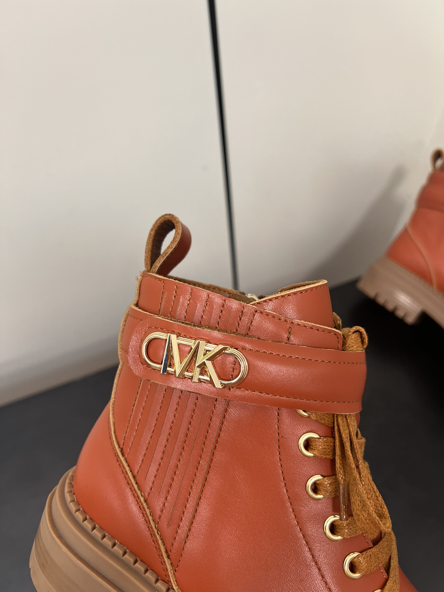 2024 New Michael Kors Martin Boots: Cow Skin, Sheep Inside, Anti-Slip Base. - 图片 7