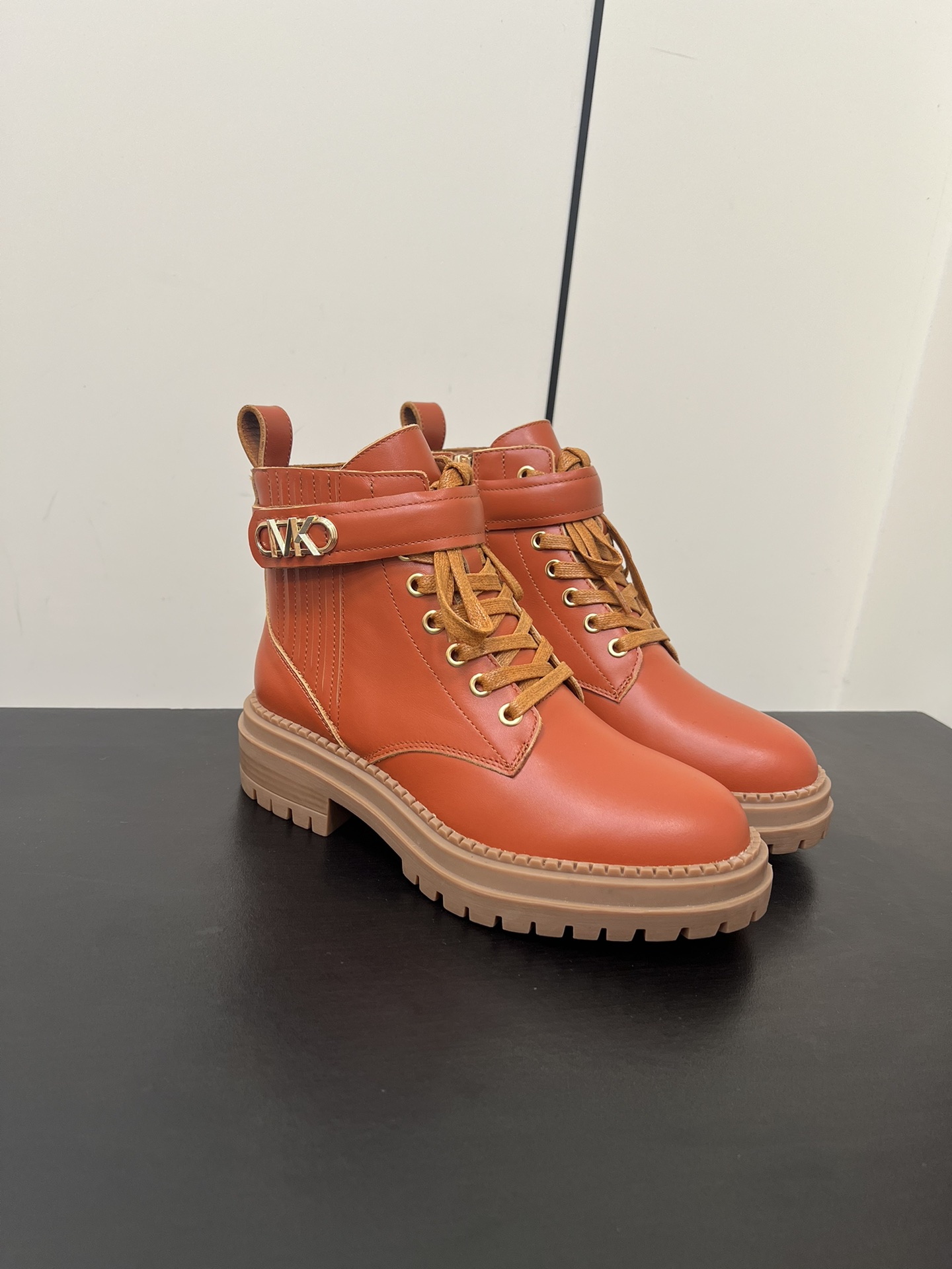2024 New Michael Kors Martin Boots: Cow Skin, Sheep Inside, Anti-Slip Base.