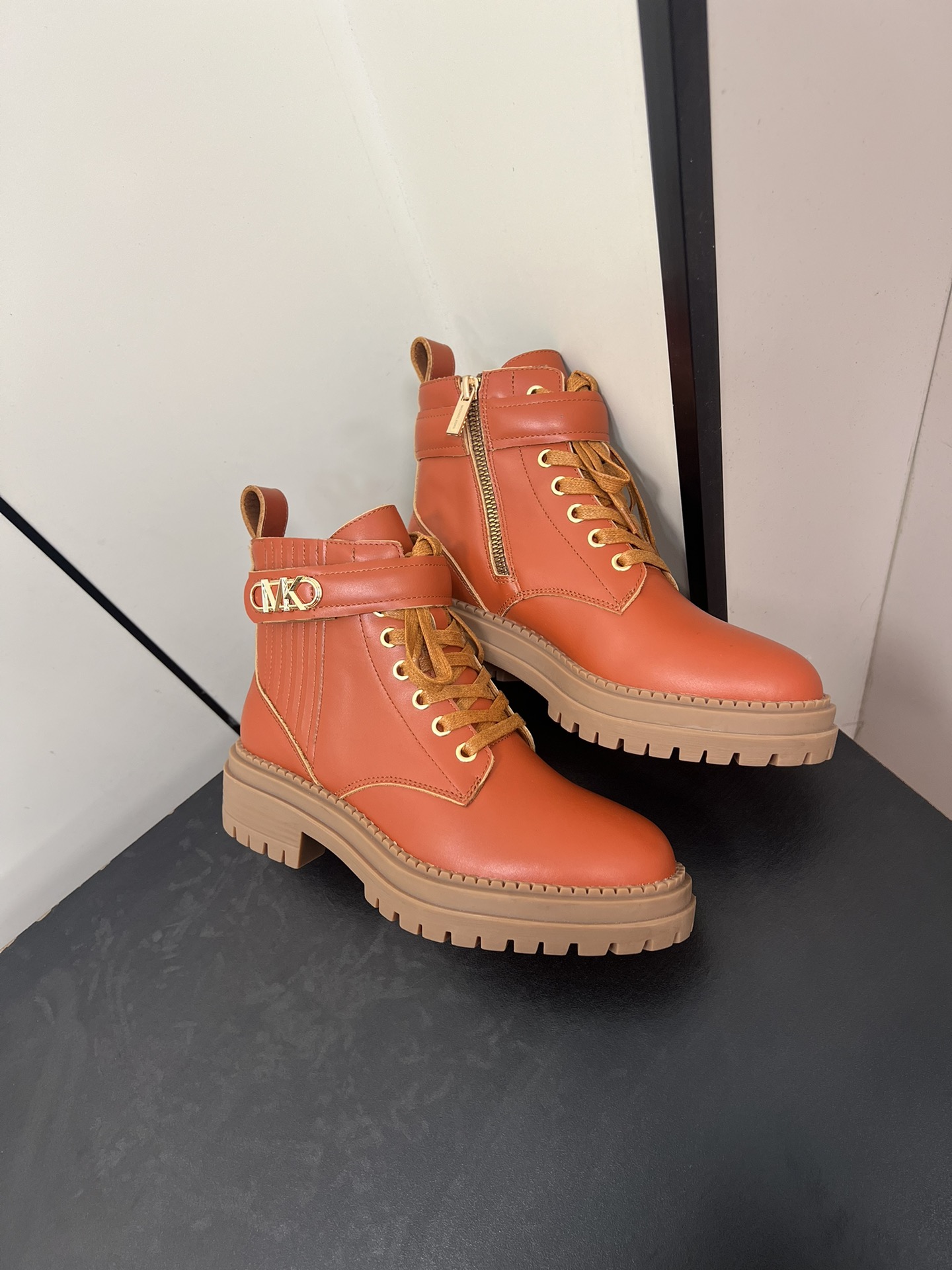 2024 New Michael Kors Martin Boots: Cow Skin, Sheep Inside, Anti-Slip Base. - 图片 4