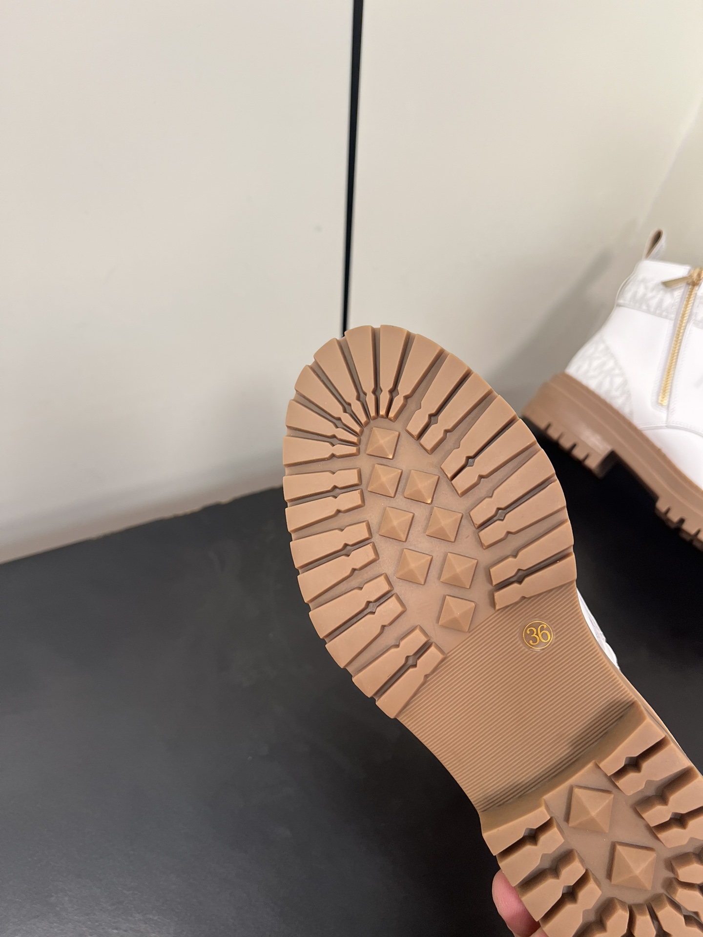 Michael Kors 2024 Martin Boots: Cow Skin, Sheep Inner, Slide-Proof Base, Various Sizes - 图片 9