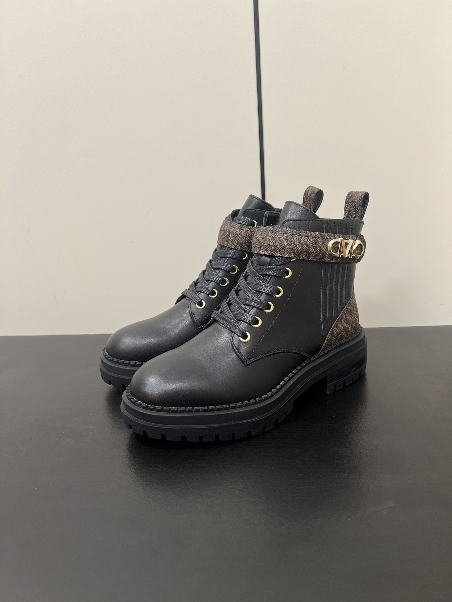 Michael Kors 2024 Martin Boots: Cow Skin, Sheepskin Lining, Slip-Proof Sole, Various Sizes - 图片 2