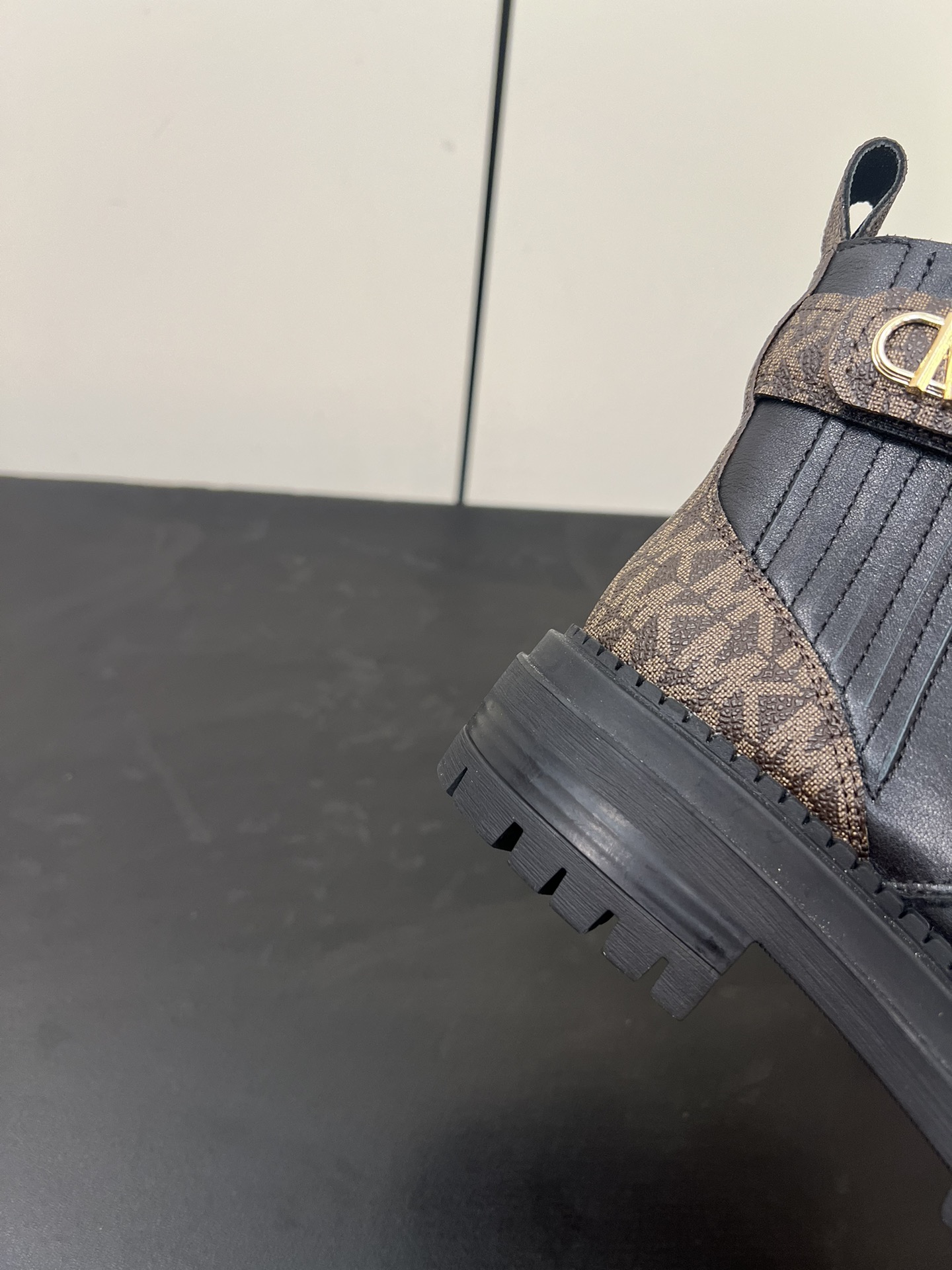 Michael Kors 2024 Martin Boots: Cow Skin, Sheepskin Lining, Slip-Proof Sole, Various Sizes - 图片 8