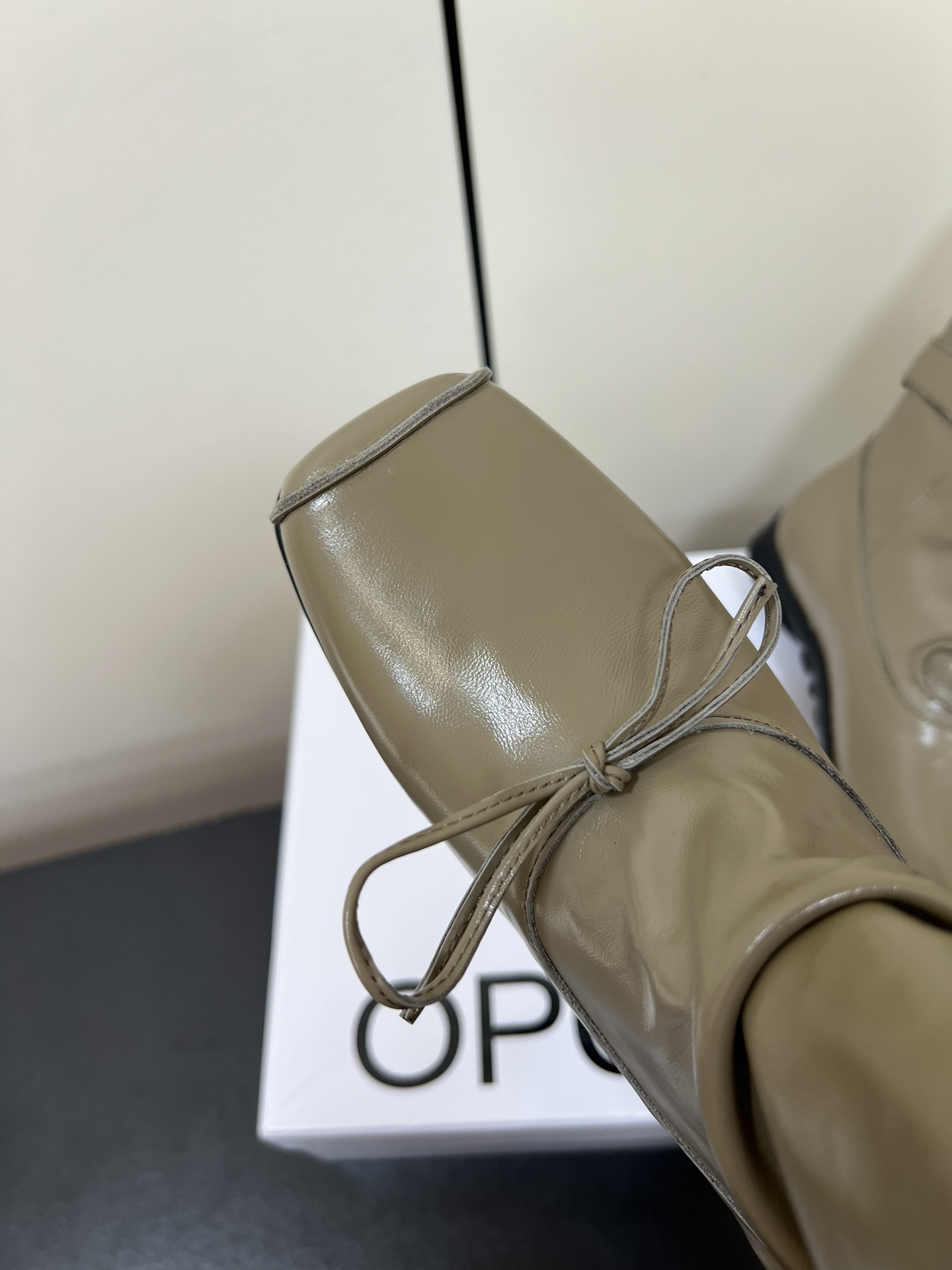 Stylish Butterfly Design Pig Nose Short Boots: Quality Materials, Retro Vibes - 图片 6