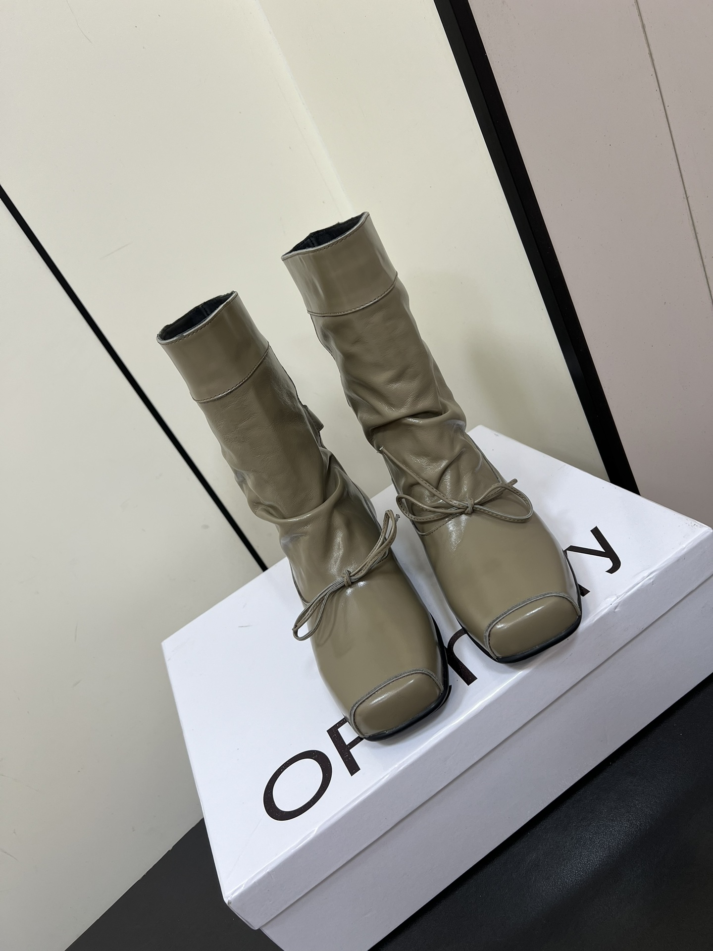 Stylish Butterfly Design Pig Nose Short Boots: Quality Materials, Retro Vibes