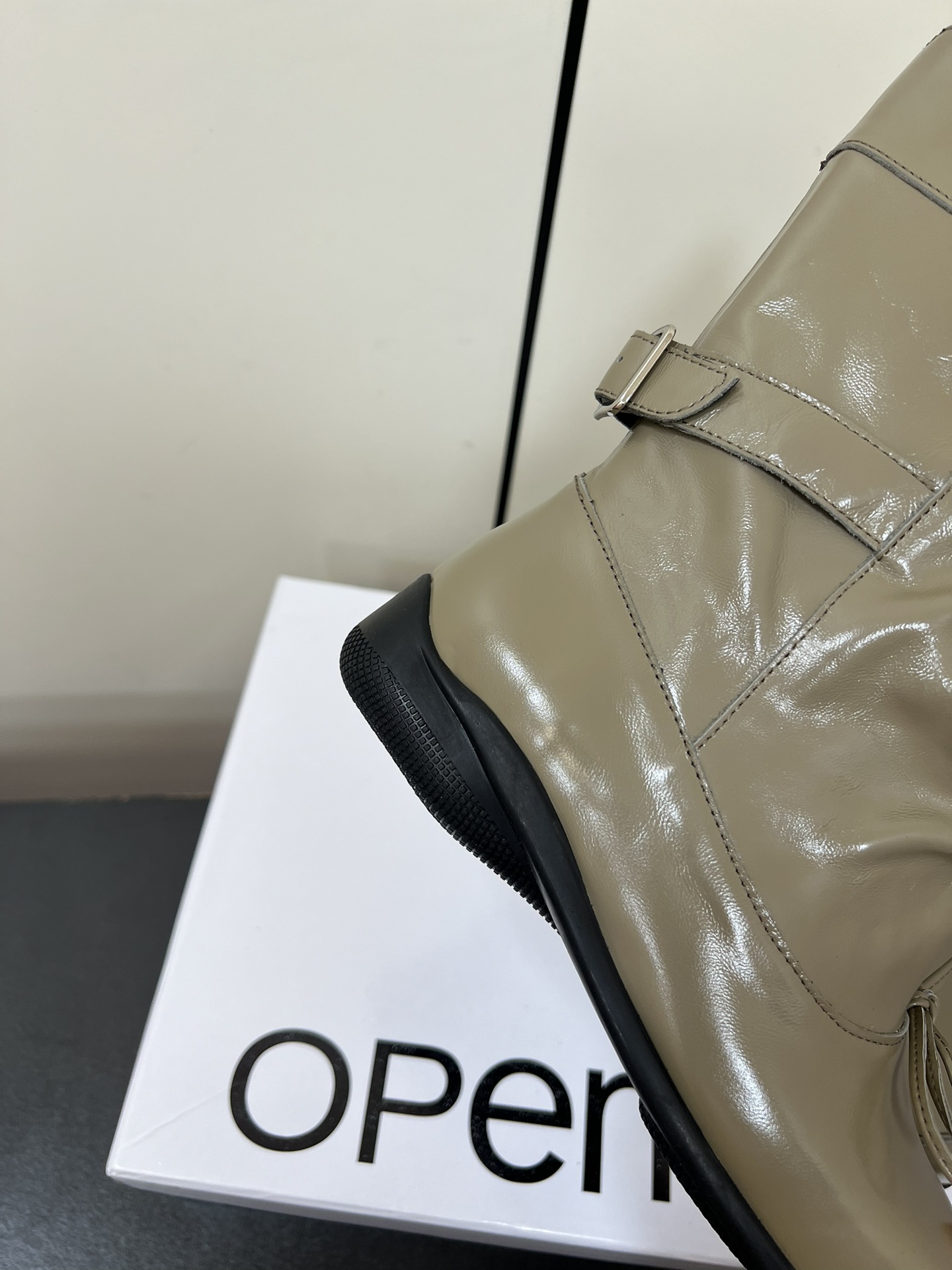Stylish Butterfly Design Pig Nose Short Boots: Quality Materials, Retro Vibes - 图片 9