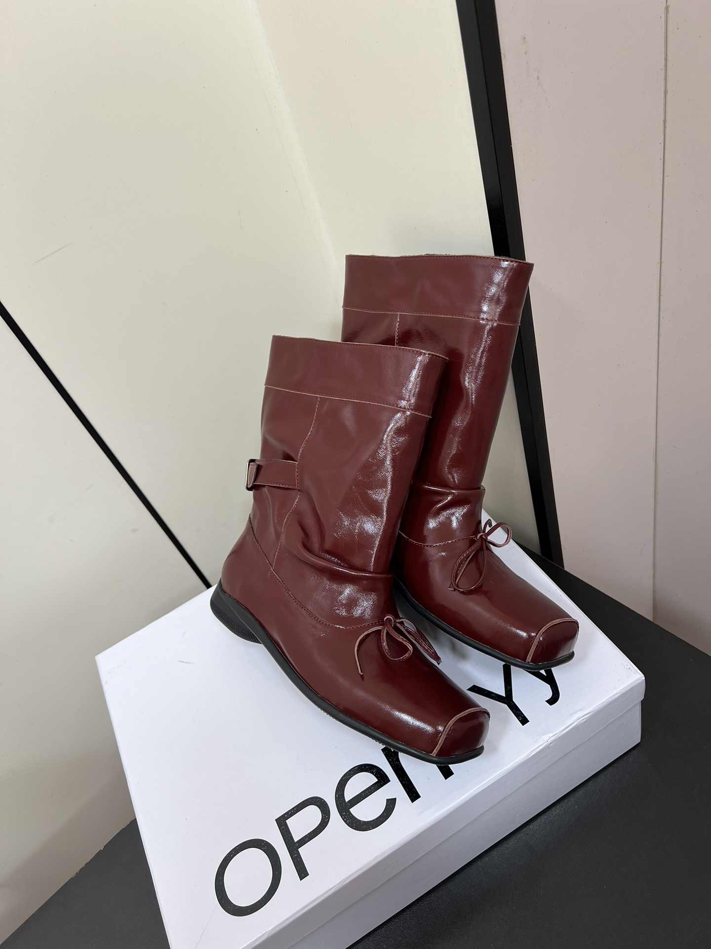 Stylish Pig Nose Short Boots with Unique Design and High-Quality Materials - 图片 4