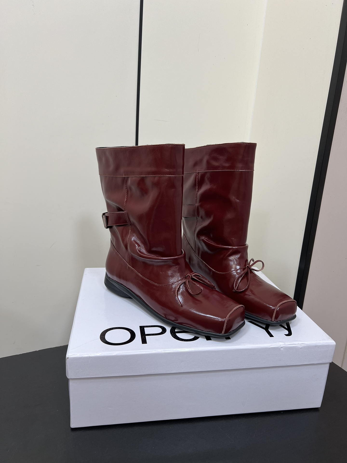 Stylish Pig Nose Short Boots with Unique Design and High-Quality Materials - 图片 2