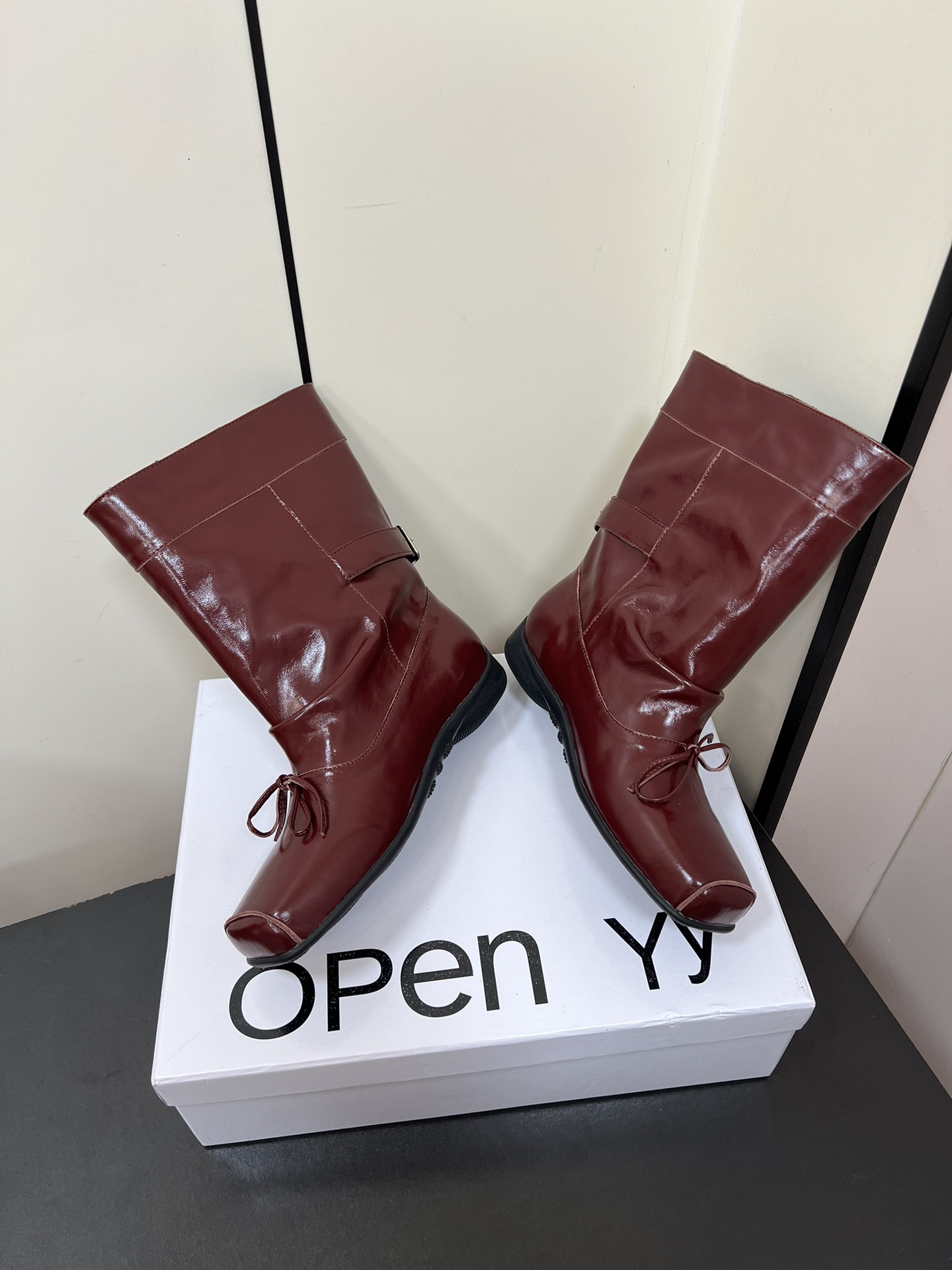 Stylish Pig Nose Short Boots with Unique Design and High-Quality Materials - 图片 5