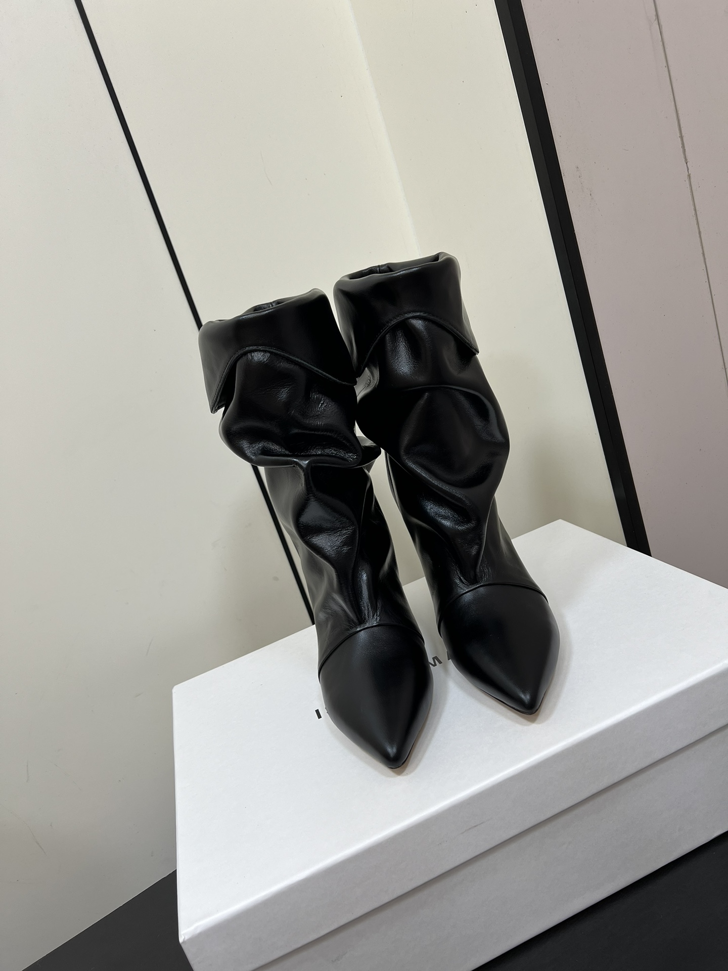 Isabel Marant 2024: Unique French Western Cat Boots with Comfortable Heel