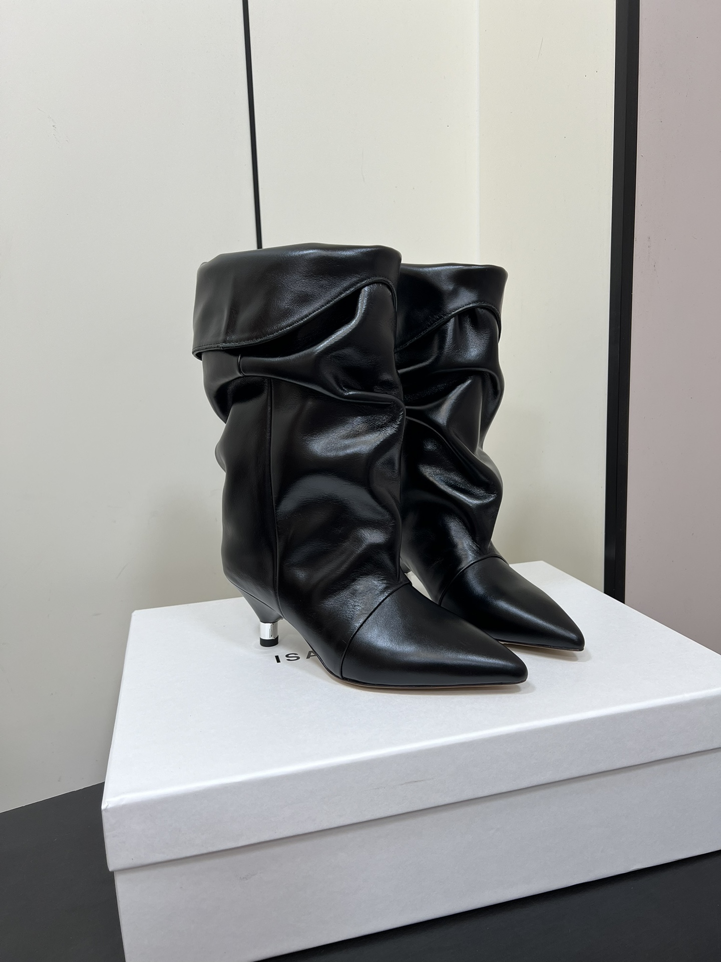 Isabel Marant 2024: Unique French Western Cat Boots with Comfortable Heel - 图片 2