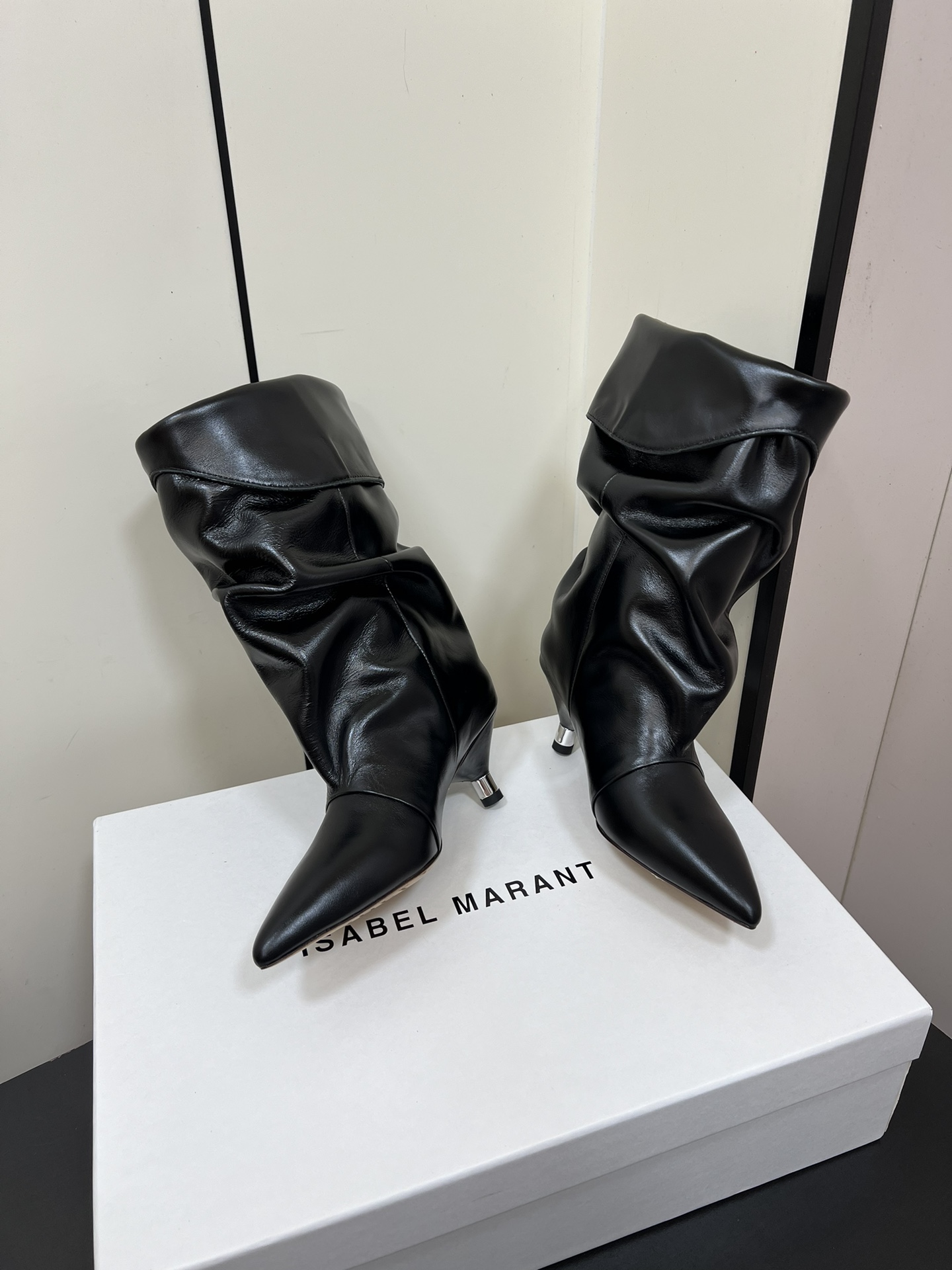 Isabel Marant 2024: Unique French Western Cat Boots with Comfortable Heel - 图片 5