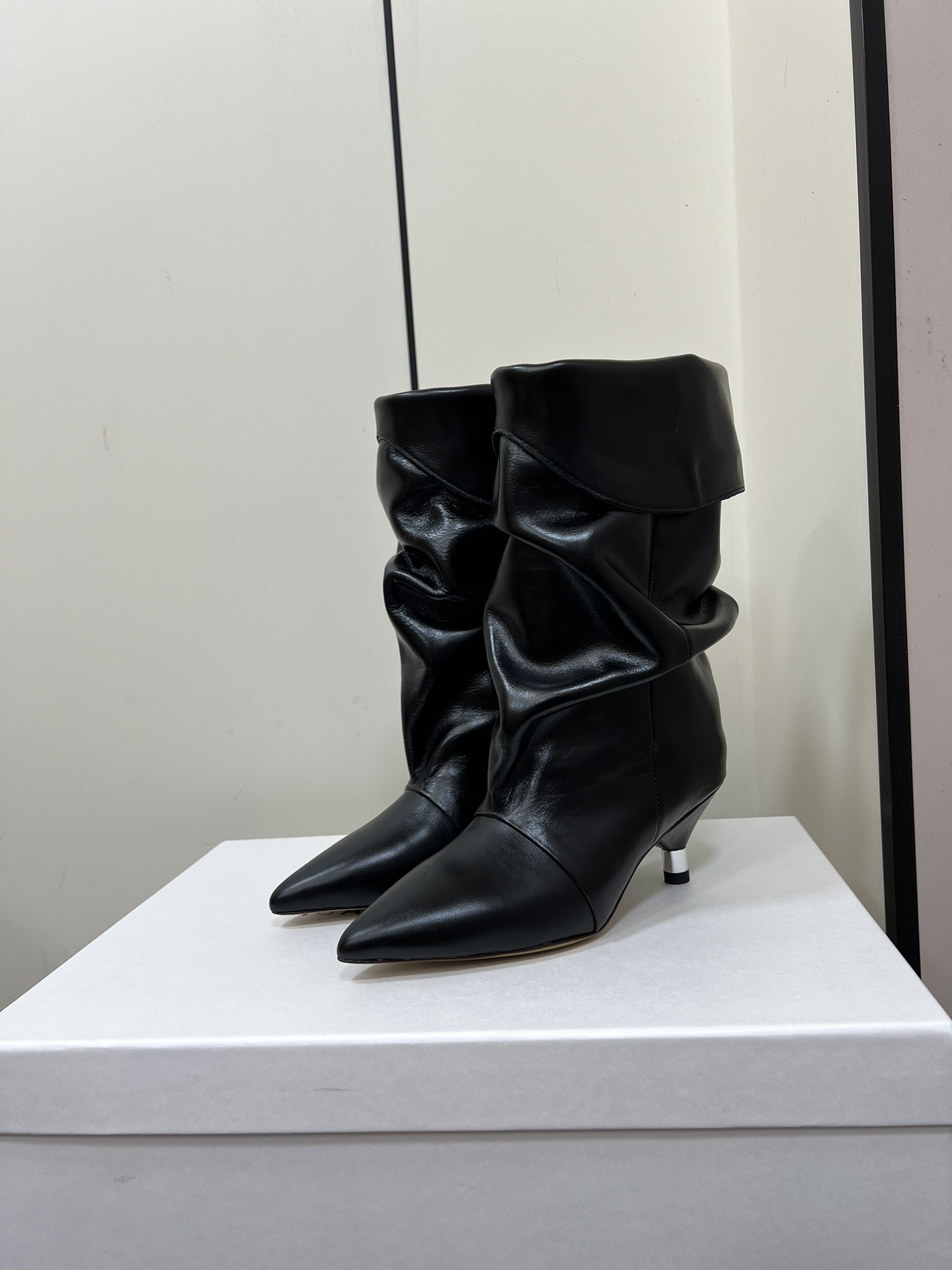 Isabel Marant 2024: Unique French Western Cat Boots with Comfortable Heel - 图片 3