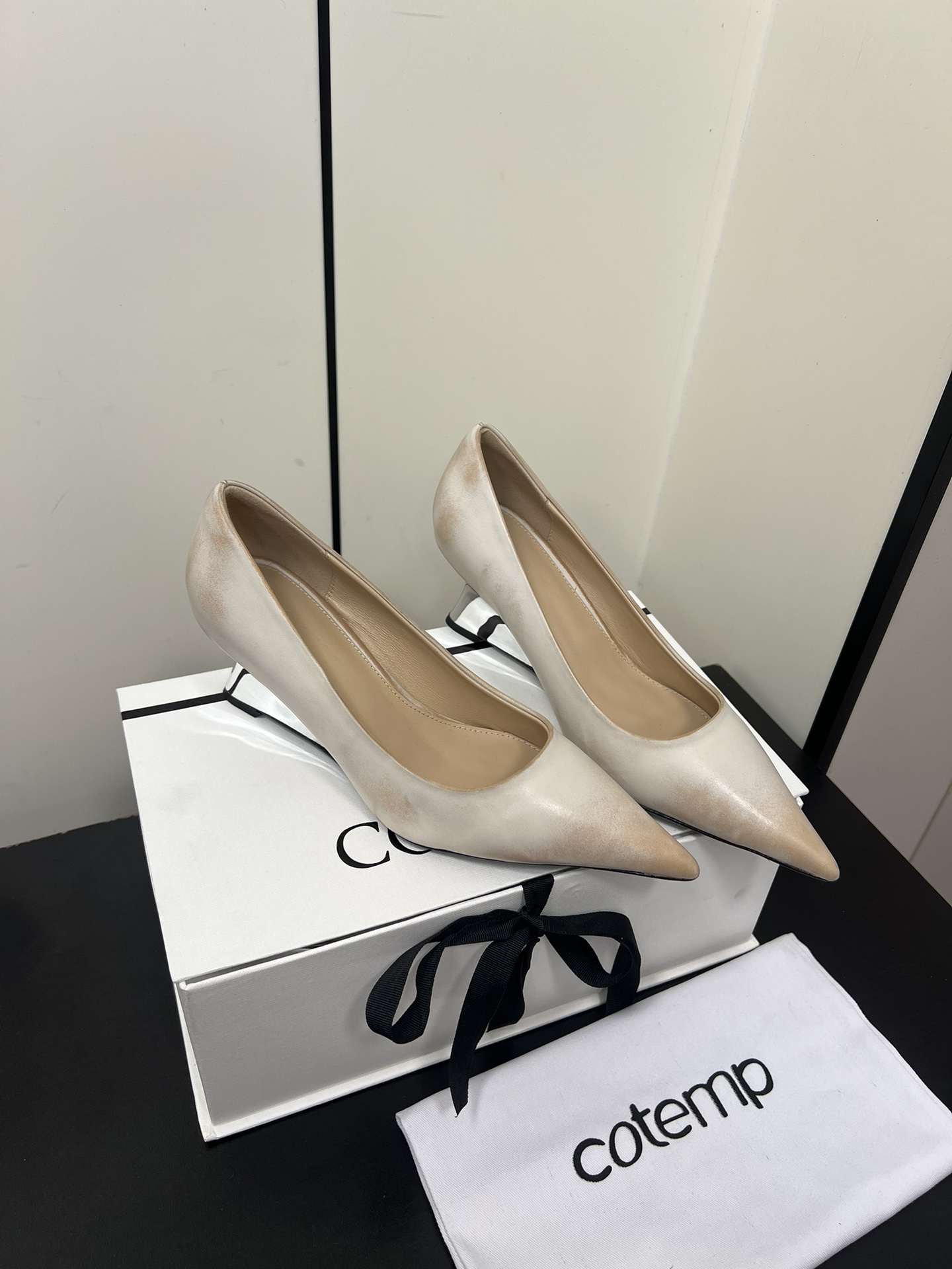 P775 Small-Scale Pointy Heel Shoe Series with Silk Embroidery - 图片 2