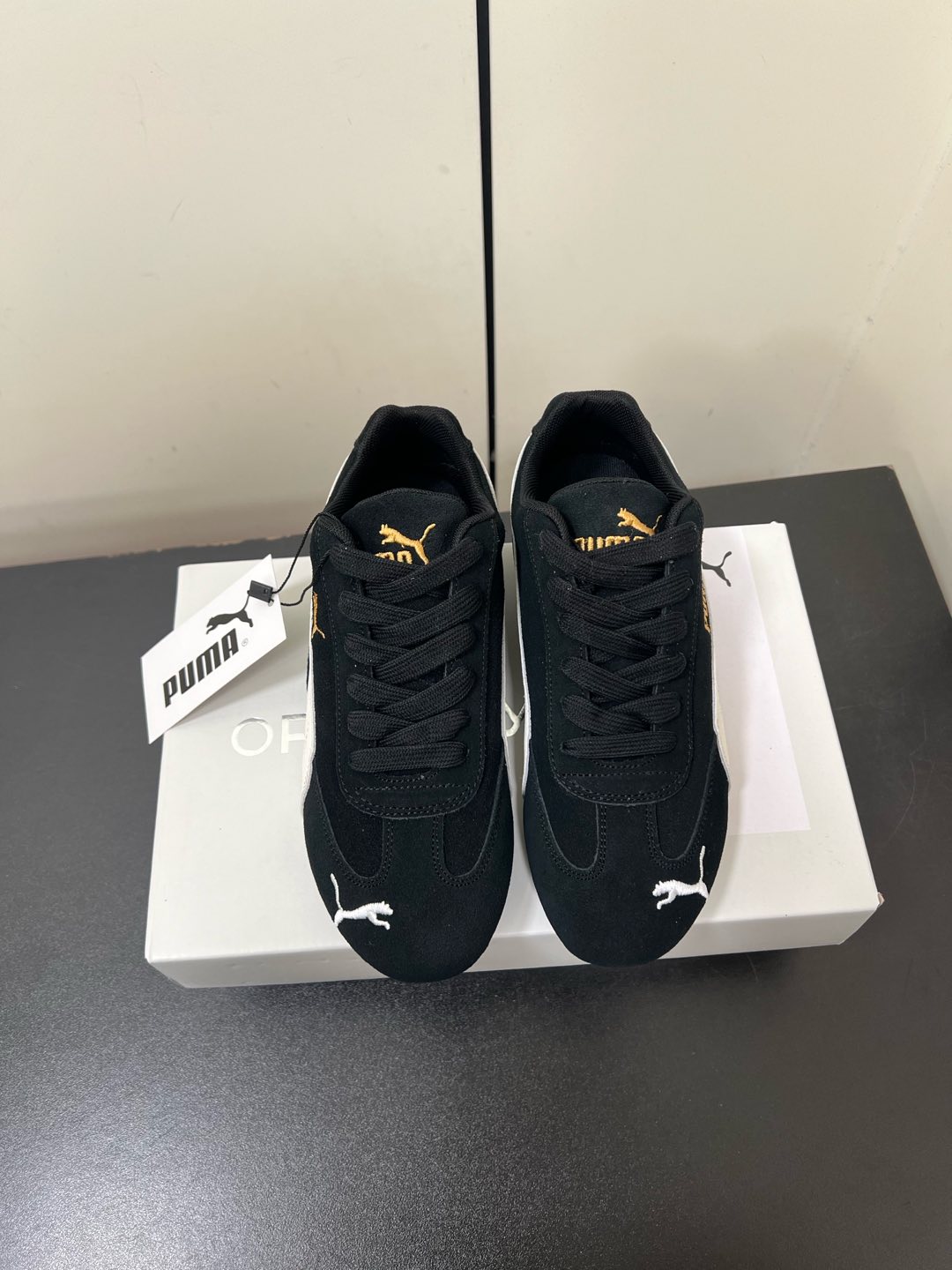 NO:264695,The new Avanti model of the new version of Open yy x Puma 25ss is a perfect fusion of fashion and sports. The joint name of Fenty and Puma is undoubtedly a passionate collision between fashion and sports!  This unique collaboration perfectly combines Open yy's fashion vision with Puma's sports tradition, bringing you an unprecedented dressing experience. It is full of luxury, so it's simply amazing!  Size#35-40 (40 custom made without return), casual shoes/sports shoes, fendi, sneakers19860909高版本Open yy x Puma 25ss 联名款全新Avanti 时尚与运动的完美融合 Fenty 与彪马的联名无疑是一次时尚与运动的激情碰撞！ 这个独特的合作将 Open yy 的时尚视野与彪马的运动传统完美结合,为您带来前所未有的穿着体验 高级感满满,简直不要太赞！ Size#35-40（40定制不退换）,休闲鞋/运动鞋,fendi,sneakers,Women's Shoes