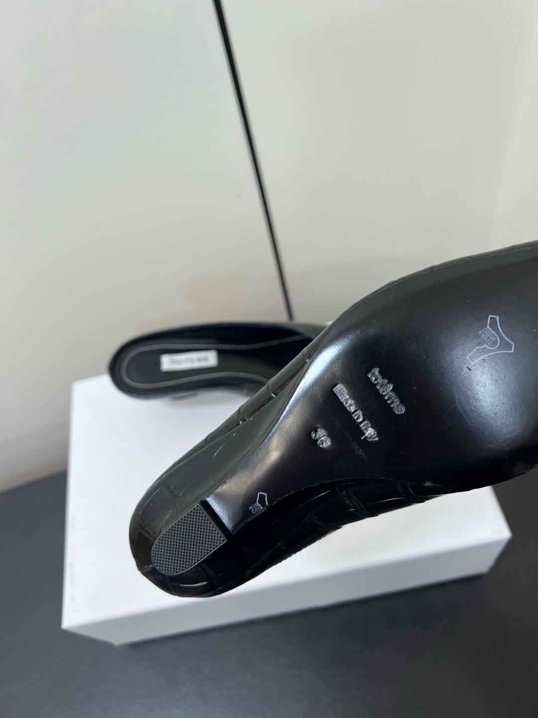 Toteme 2025 Single-Shoe-Head Mueller: Comfortable and Practical Flat-Bed Shoe - 图片 9