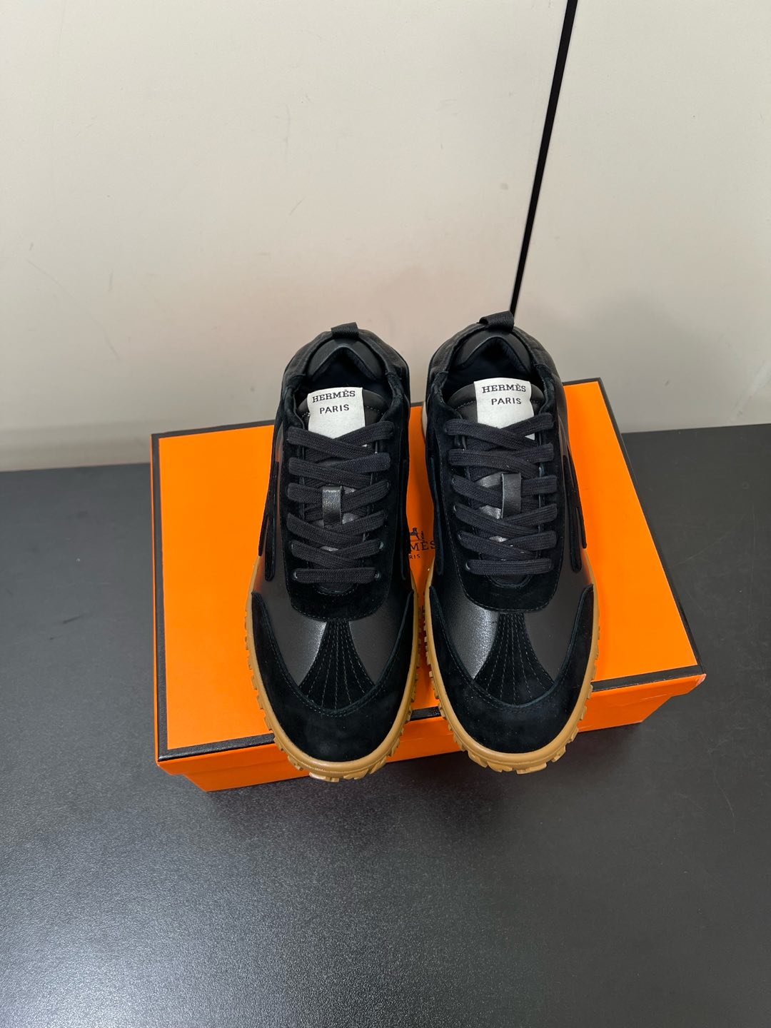 NO:174316,Hermès/Hermès new style retro fashion Forrest Gund training shoes color block design girlish style retro fashion simple and high-end casual matching very light and comfortable upper suede/cowhide inner cowhide outsole original TR molded outsole/real leather edge strip size 35-39 (40.41 fixed) original packaging, casual shoes/sports shoes, hermes, hermes, sneakers, cowhide, chamois leather19860909Hermès/爱马仕新款 复古时尚阿甘德训鞋 拼色设计少女风 复古时尚 简约高级 随意搭配 上脚非常轻便舒适 鞋面麂皮/牛皮 内里牛皮 大底原版TR成型大底/真皮沿条 码数35-39（40.41定） 原版包装,休闲鞋/运动鞋,hermes,hermes,sneakers,cowhide,chamois leather,Women's Shoes