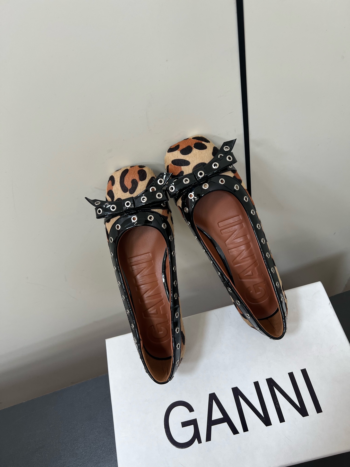 “Ganni Four Seasons Shoes: Stylish, Comfortable, and Versatile Design” - 图片 5